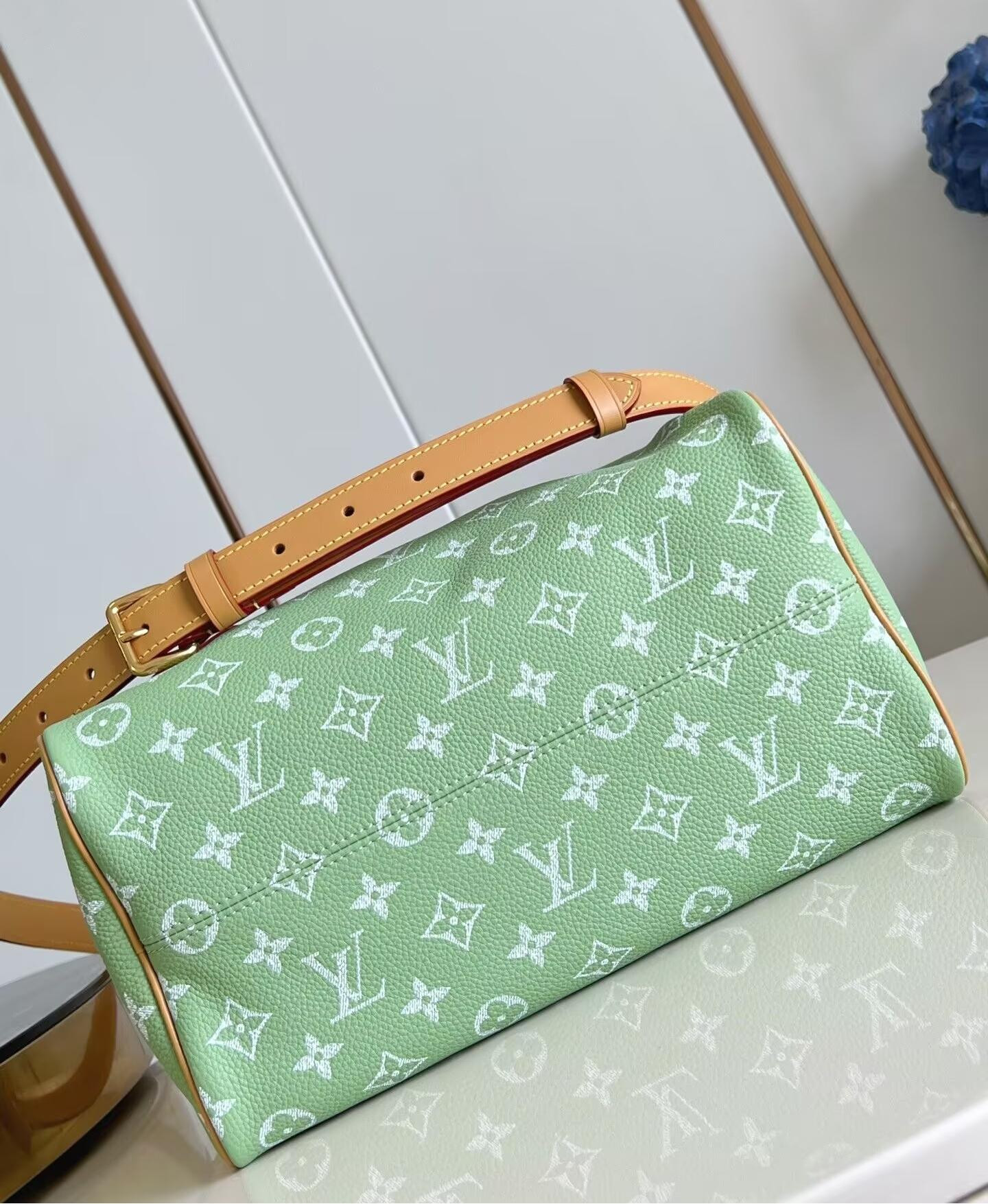 LV Speedy P9 Bandoulière 30 M14064 30x21x17cm