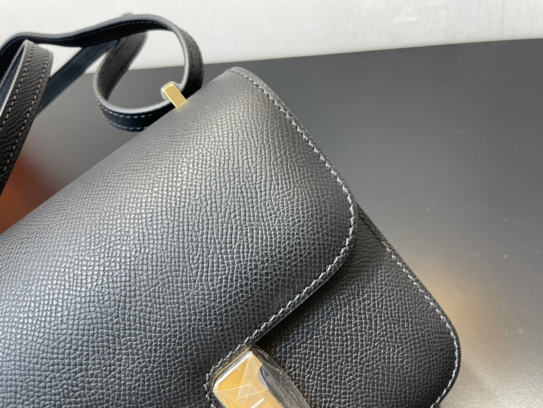 Hermès Constance 19 Epsom Gold Hardware 7.25" x 6.25" x 2.25"