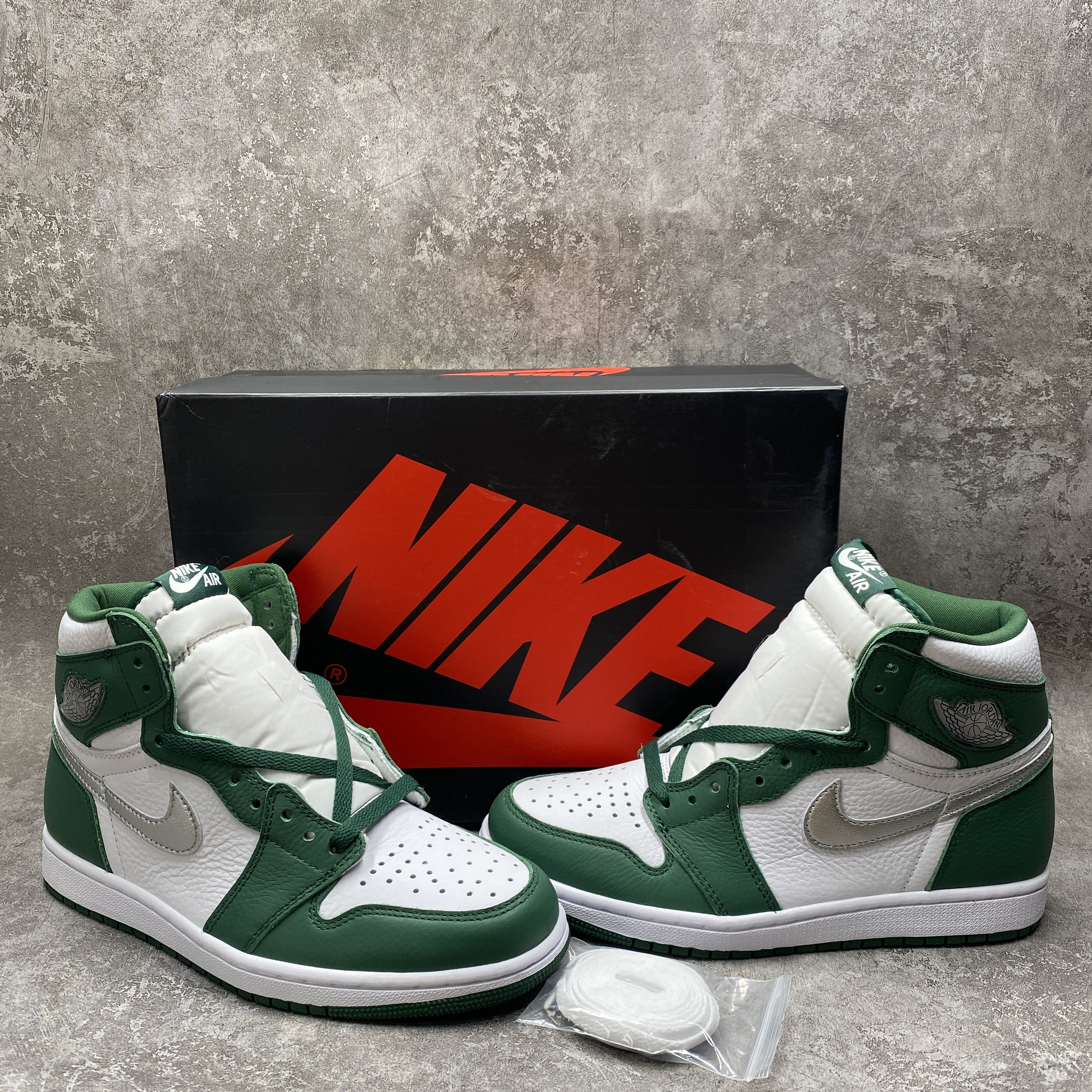 Air Jordan 1 High OG Gorge Green
