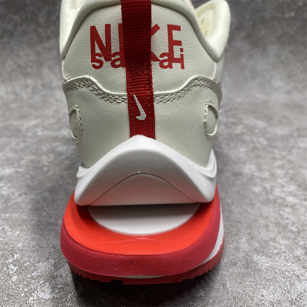 NIKE VAPORWAFFLE SACAI SAIL