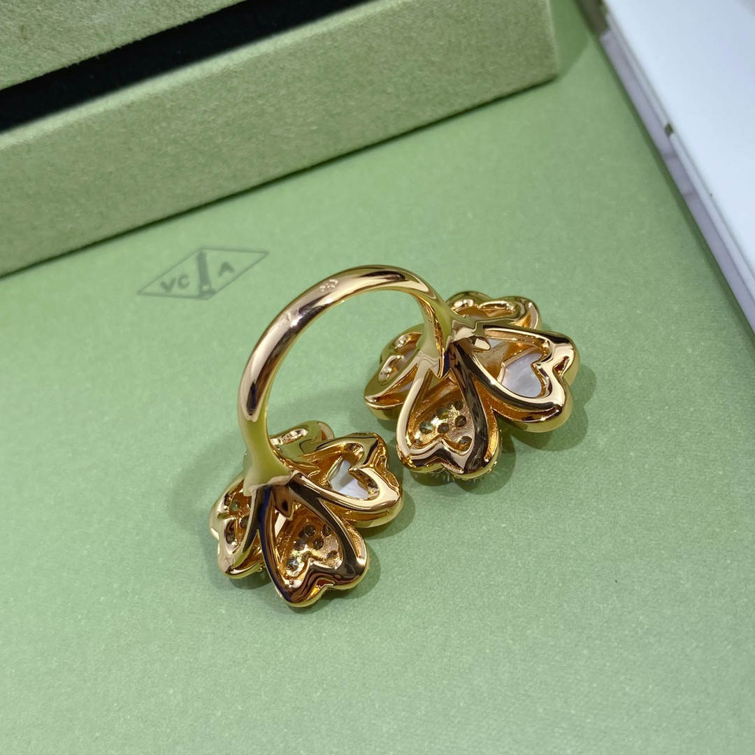 V*N CL*F & arpels four leaf clover ring