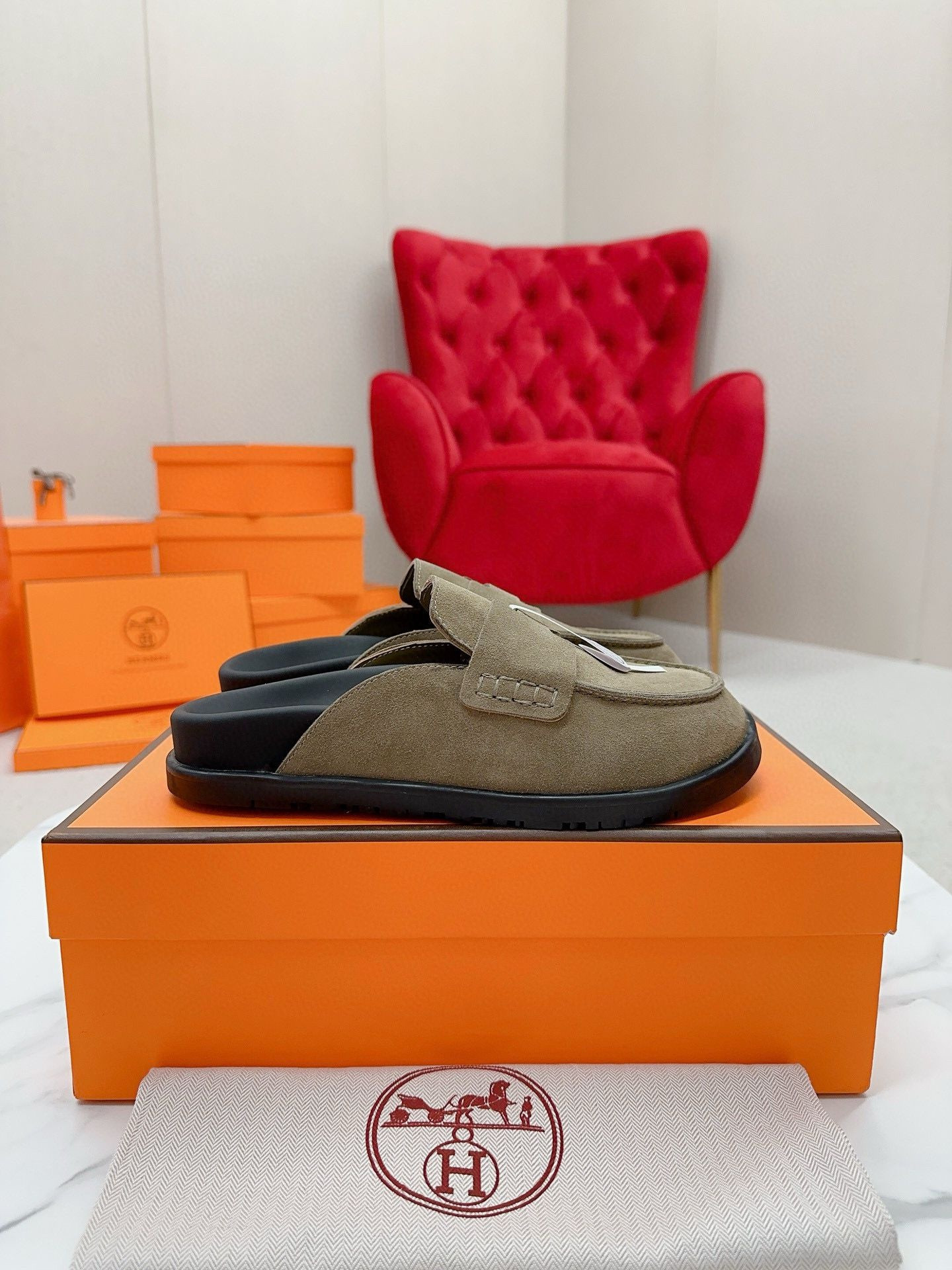 UA Hermès slippers