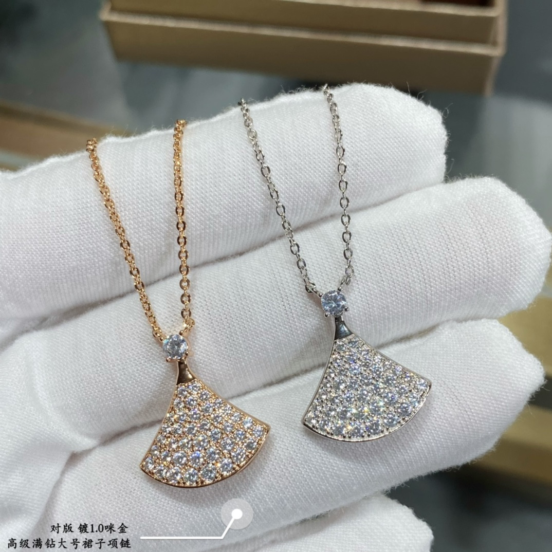 b*l*ai large Di*m*nd fan-shaped skirt necklace