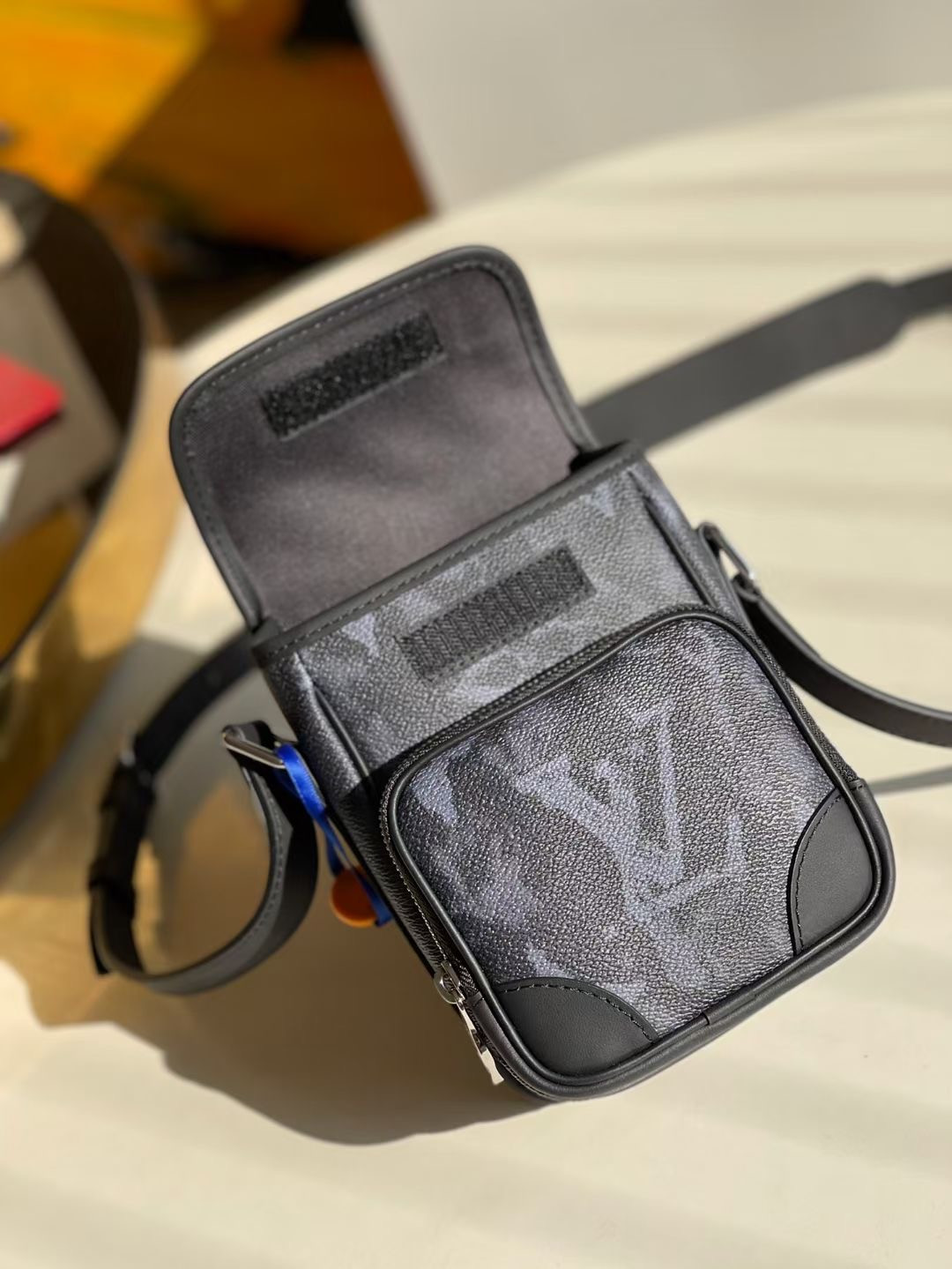 NANO AMAZON MESSENGER M45650