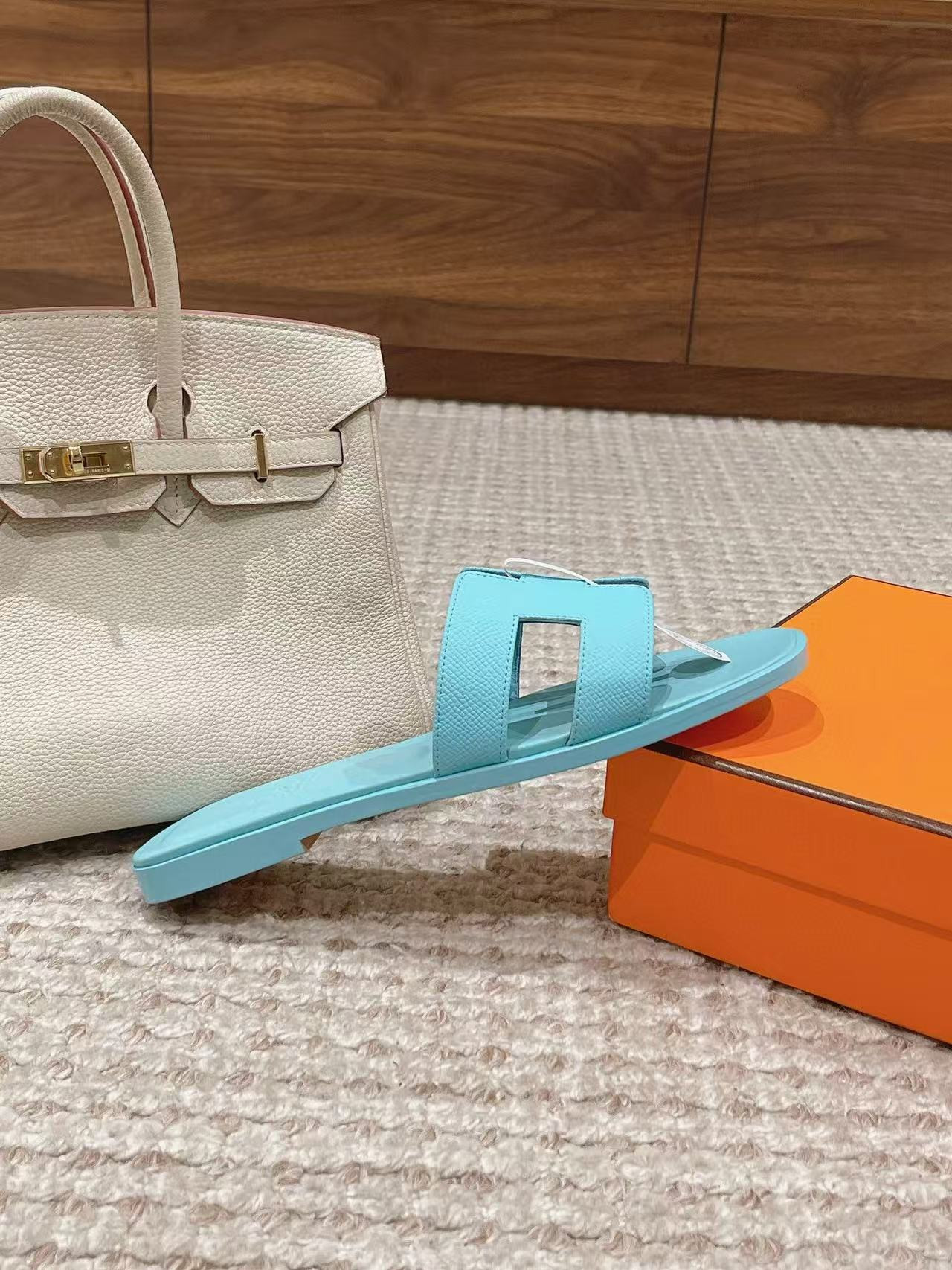 UA Hermès Oran sandal