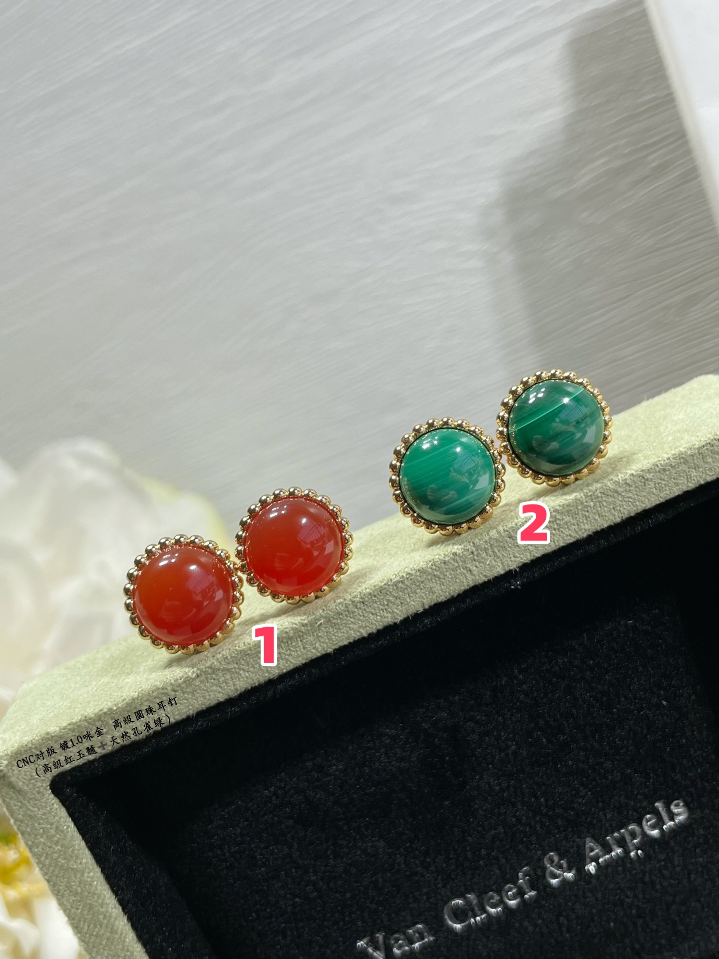 V*N CL*F & arpels bead earrings