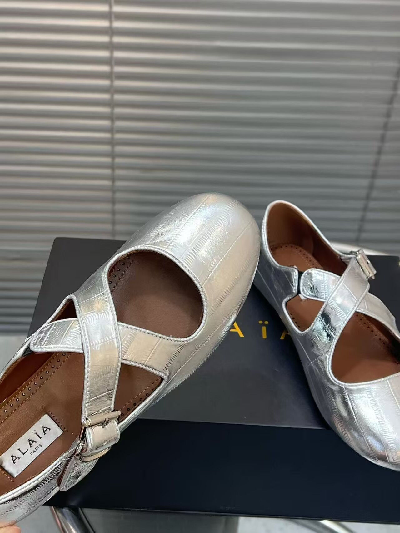 UA ALAÏA CRISS CROSS BALLET FLATS