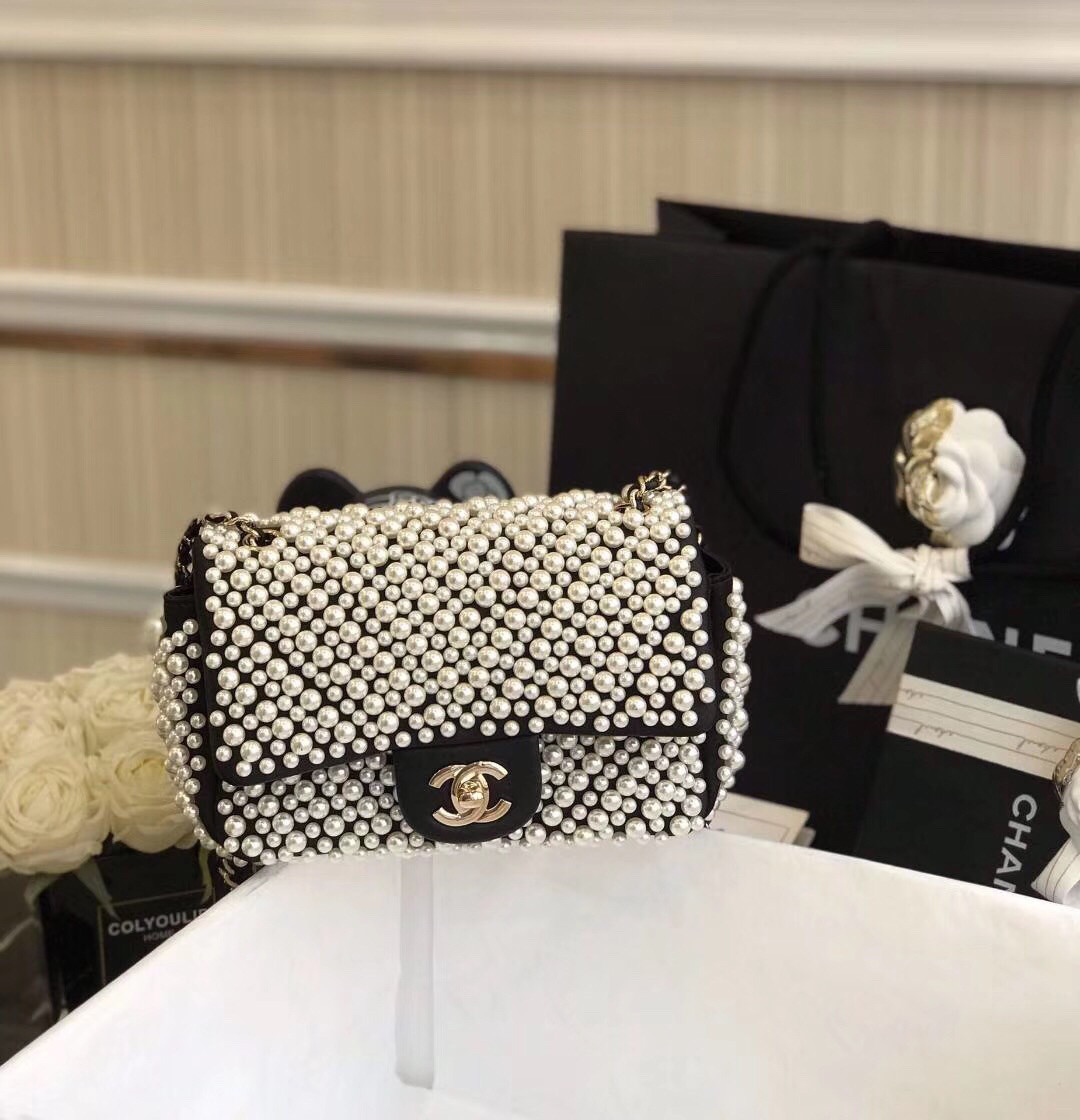 Ch*el pearl on flap bag 5.9