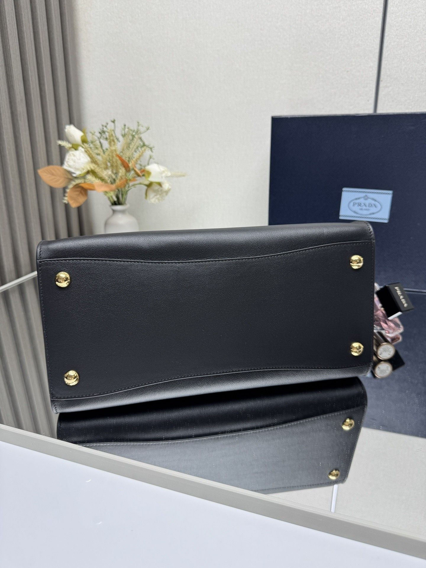 Pra*a medium leather tote bag without box 32x23.5x16cm