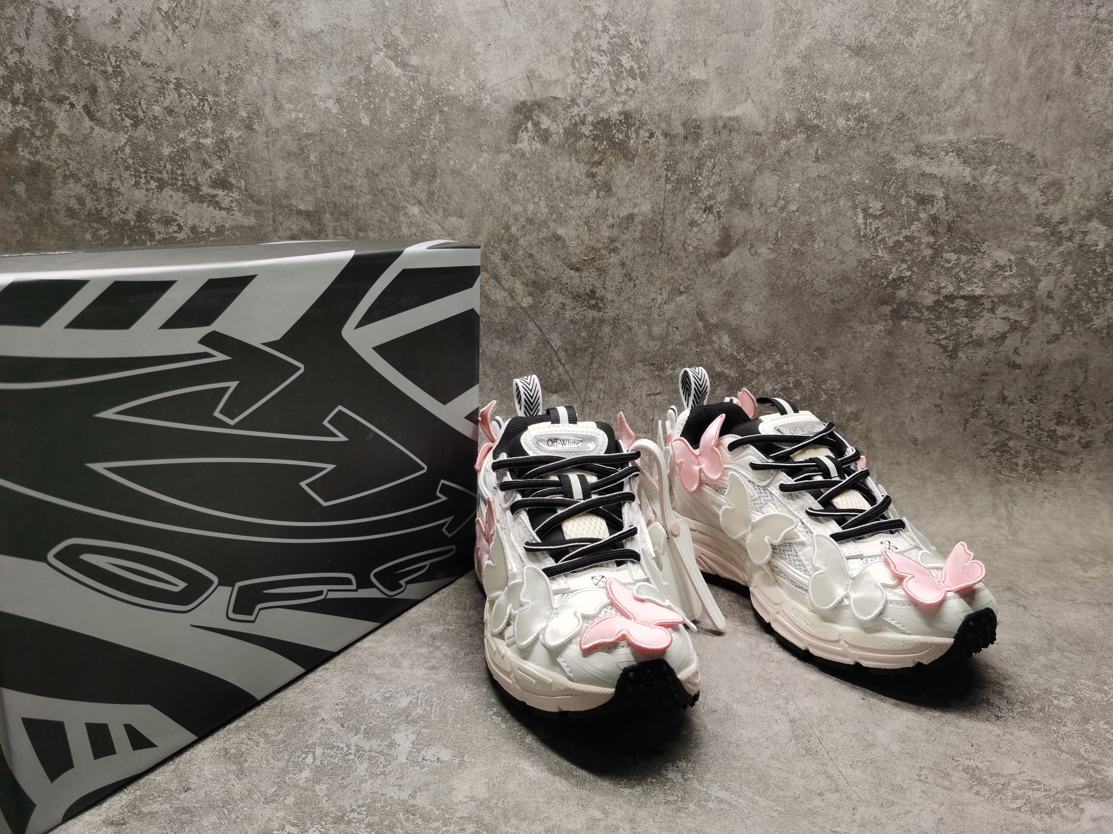 UA Off-White "BE RIGHT BACK"