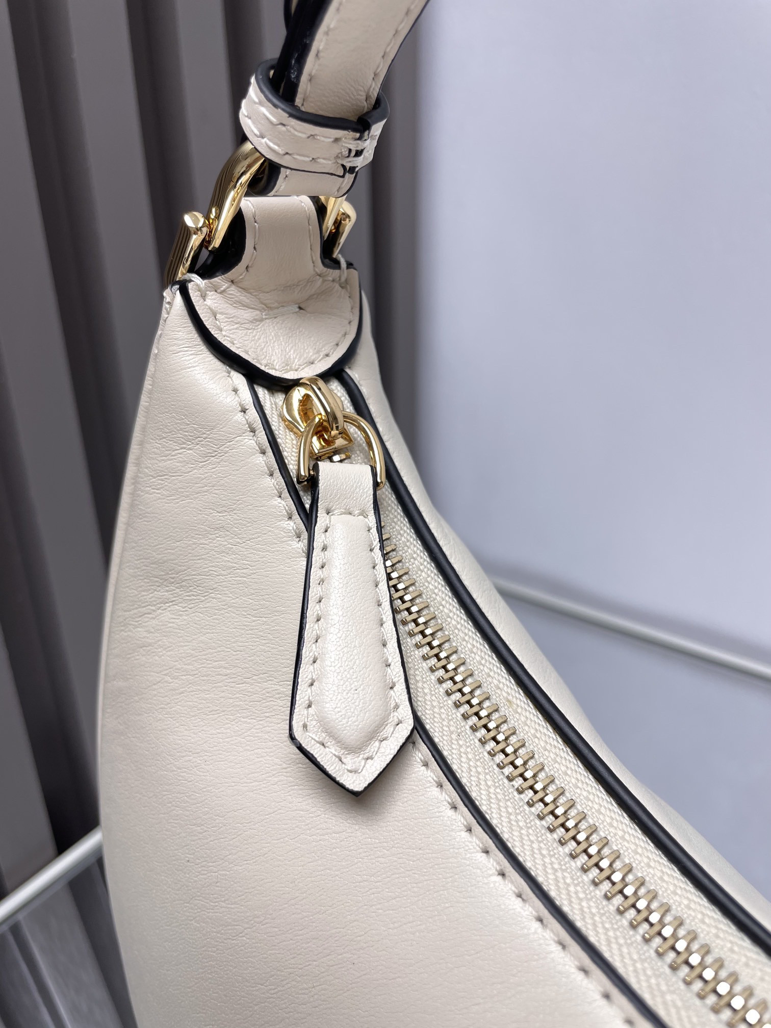 F**digraphy small 29x24x10cm