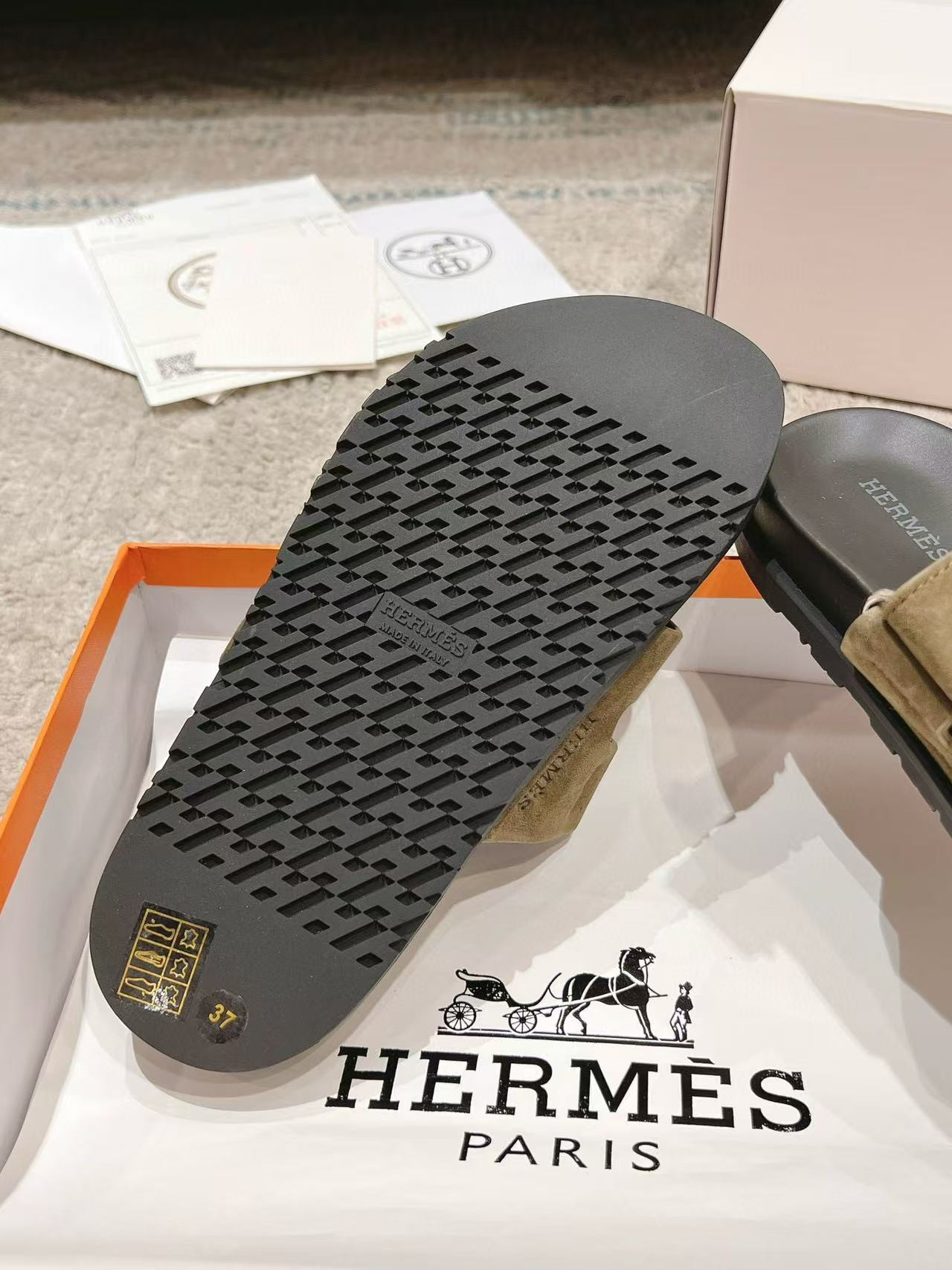 UA Hermès Chypre sandal