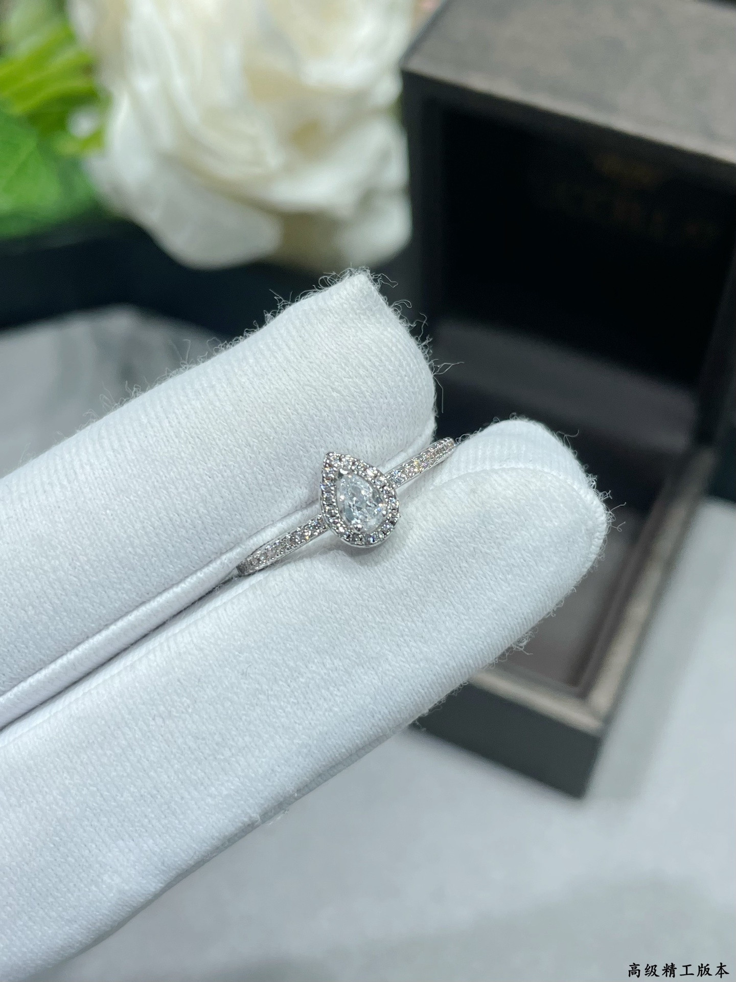 messika single teardrop full Di*m*nd ring