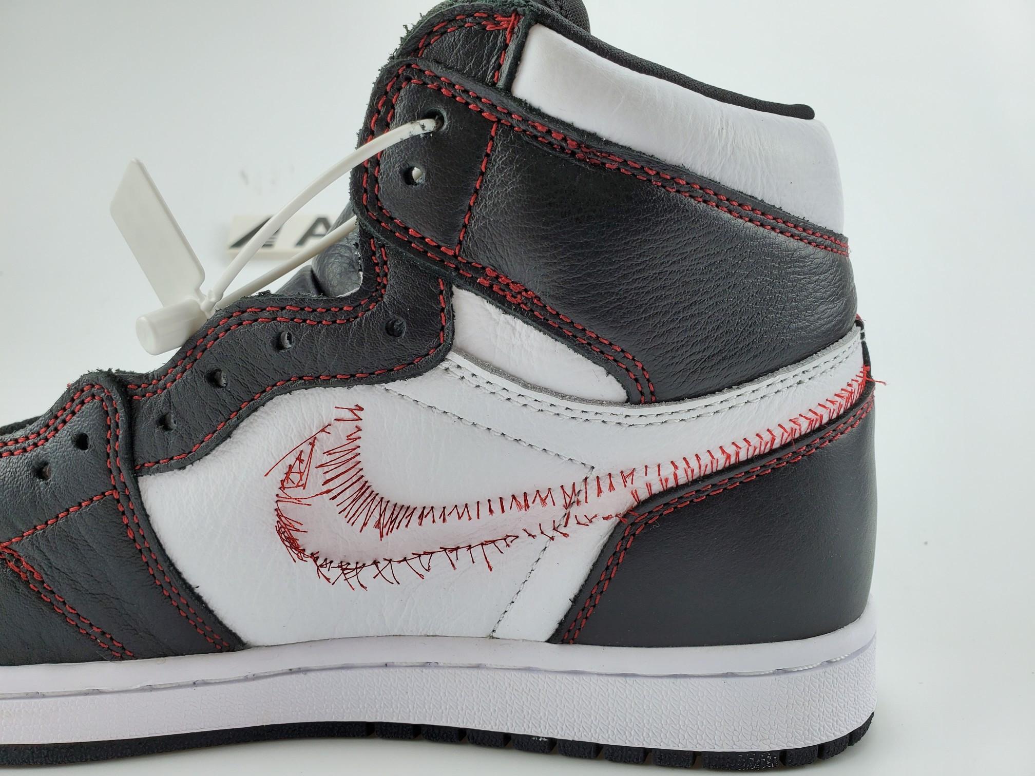 Air Jordan 1 Retro High OG Defiant