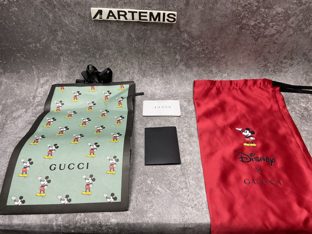 G*u*i ace x disney ivory