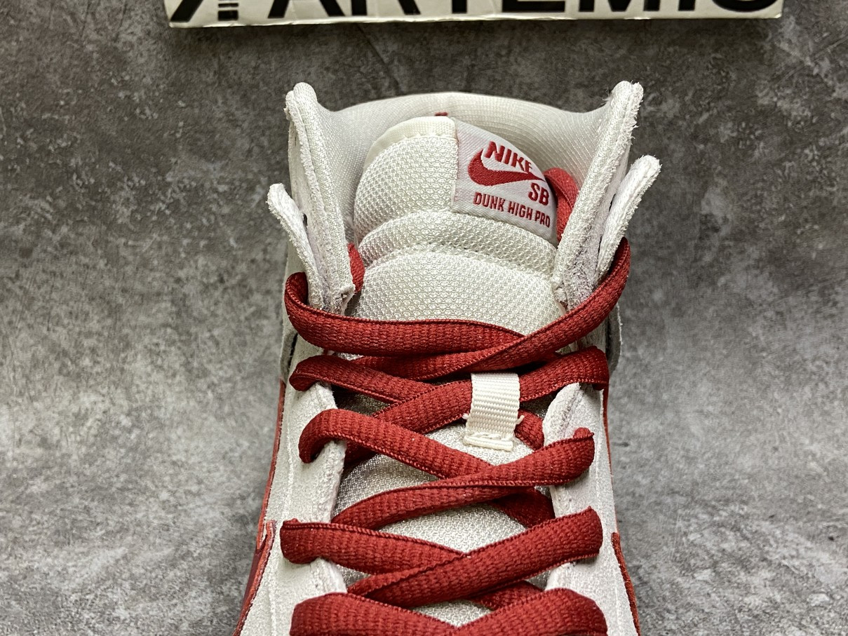 Dunk High Pro SB Birch Hyper Red