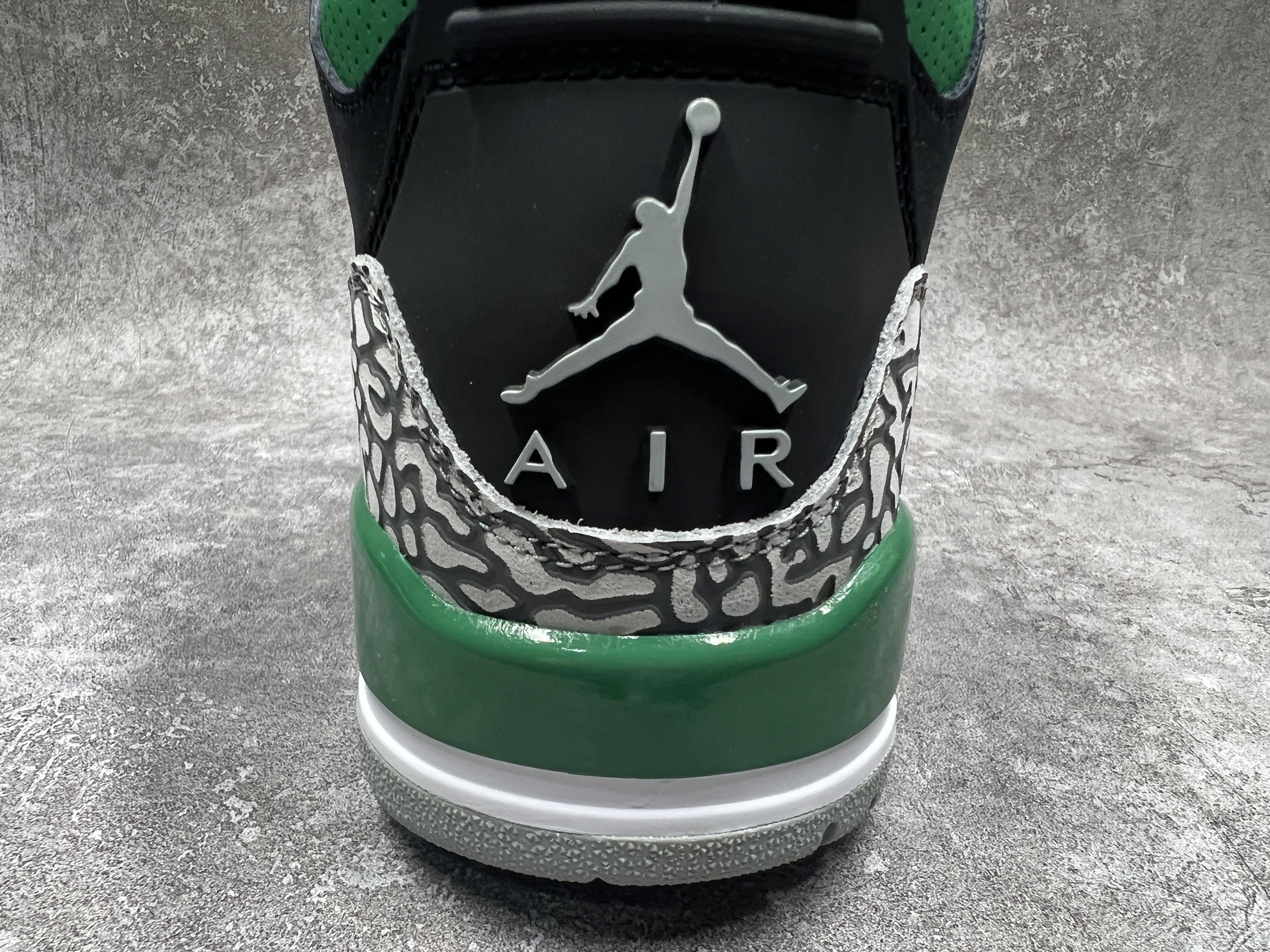 Air Jordan 3 Retro Pine Green