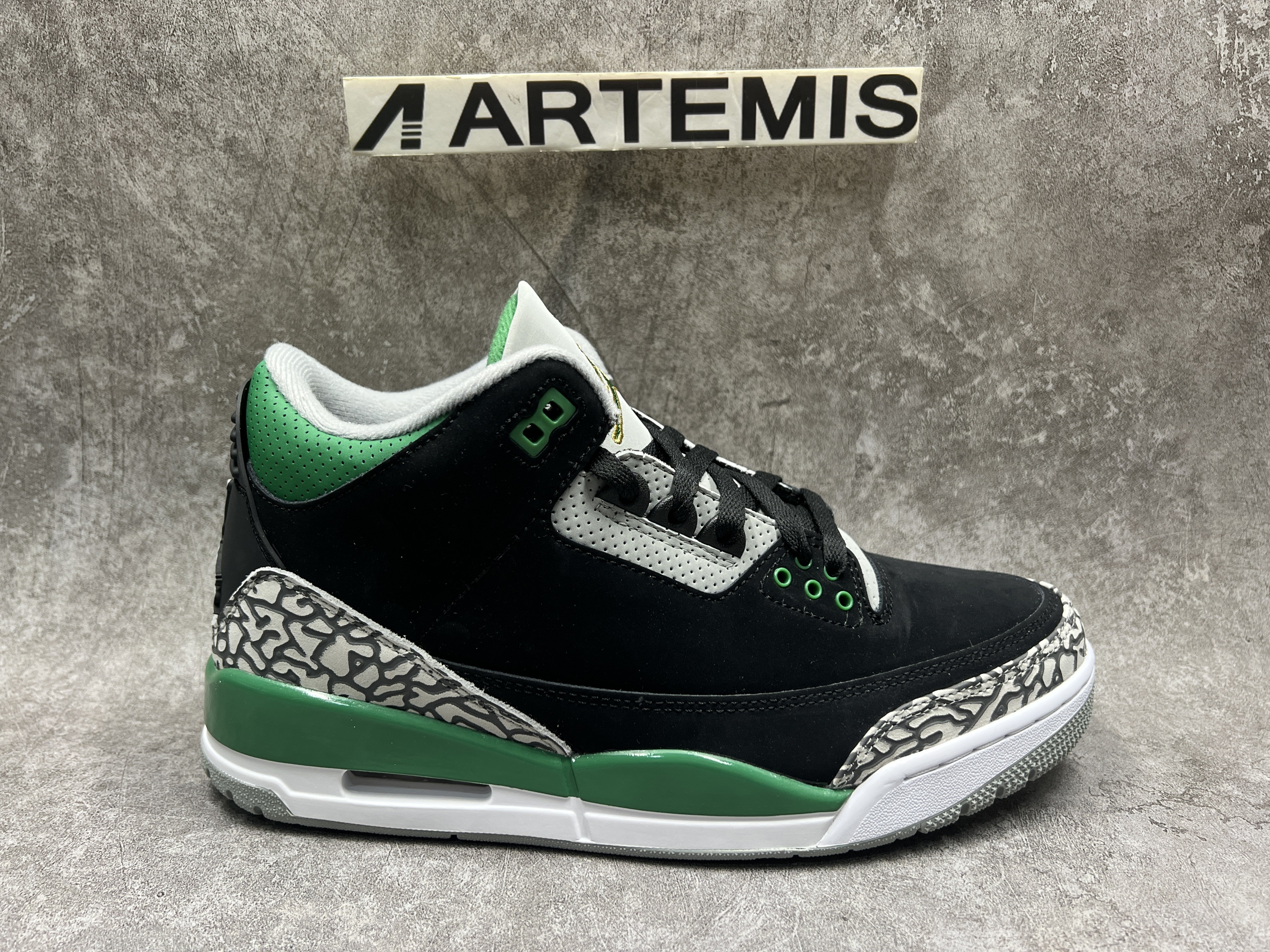 Air Jordan 3 Retro Pine Green