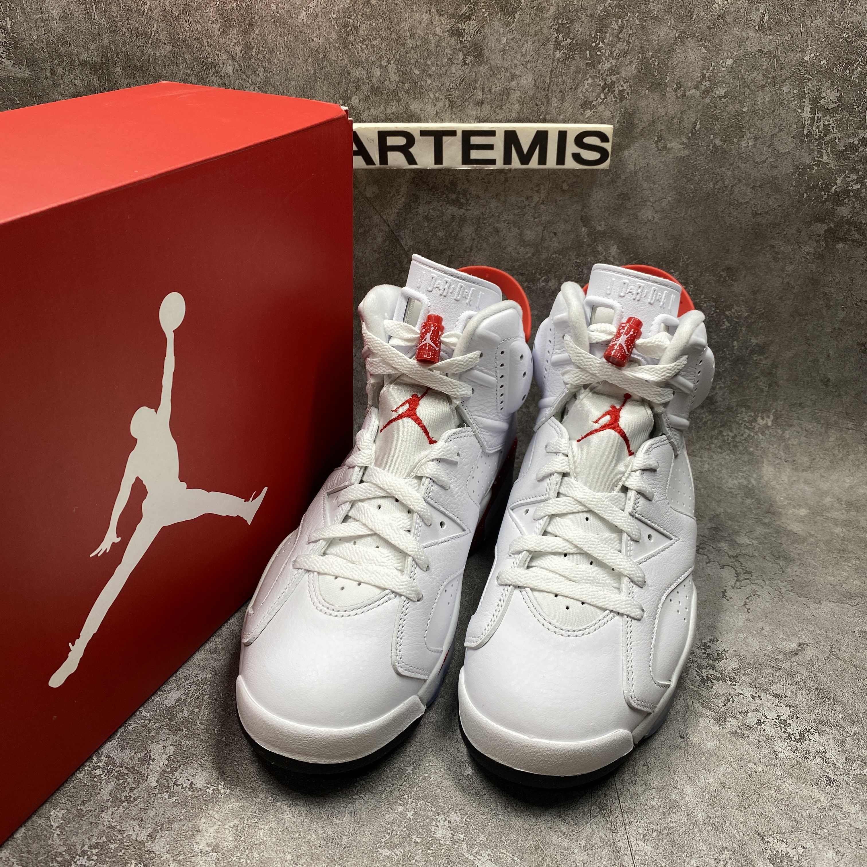 Air Jordan 6 Retro Red Oreo