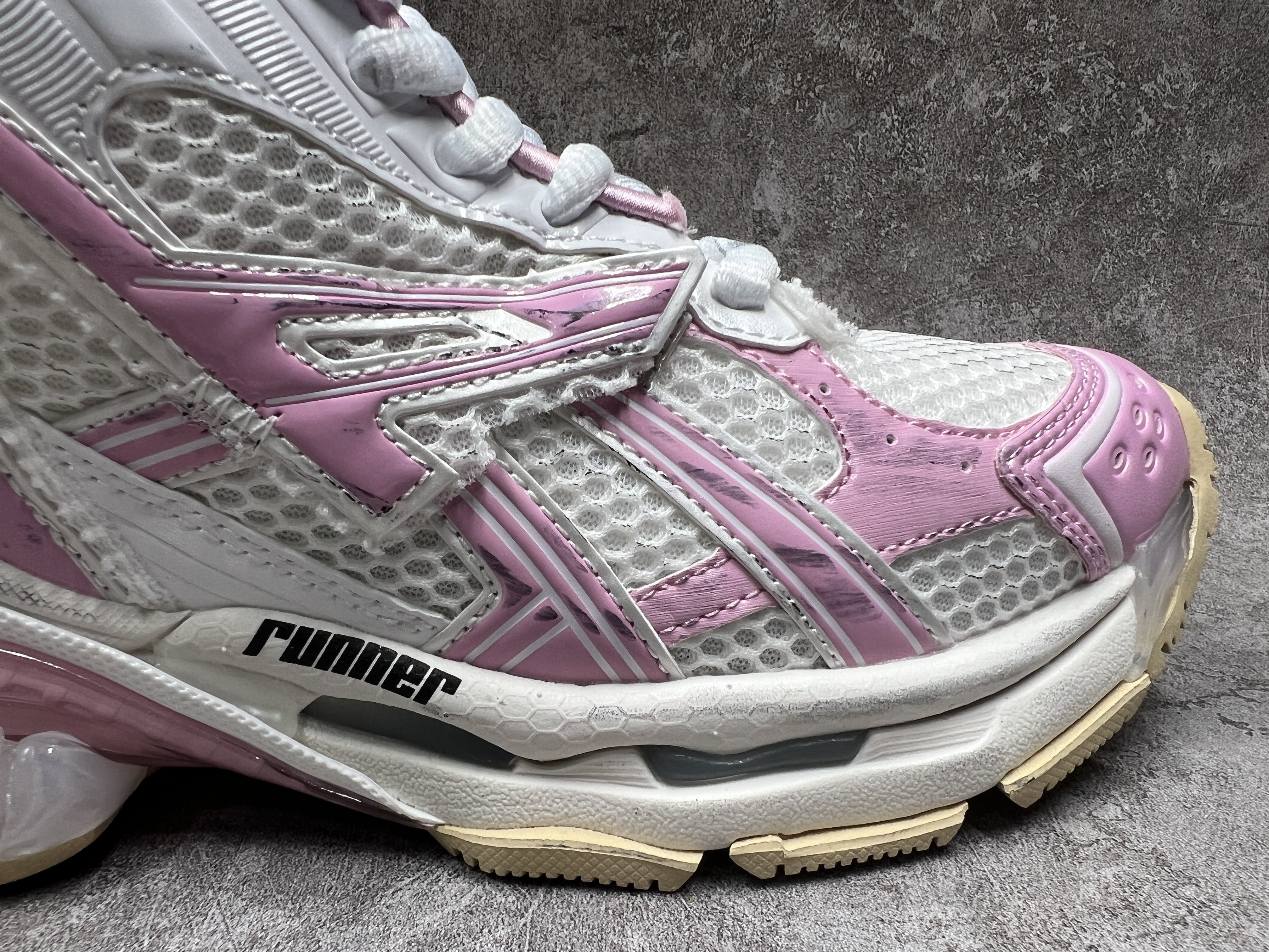 Balenciga Runner Sneaker Pink