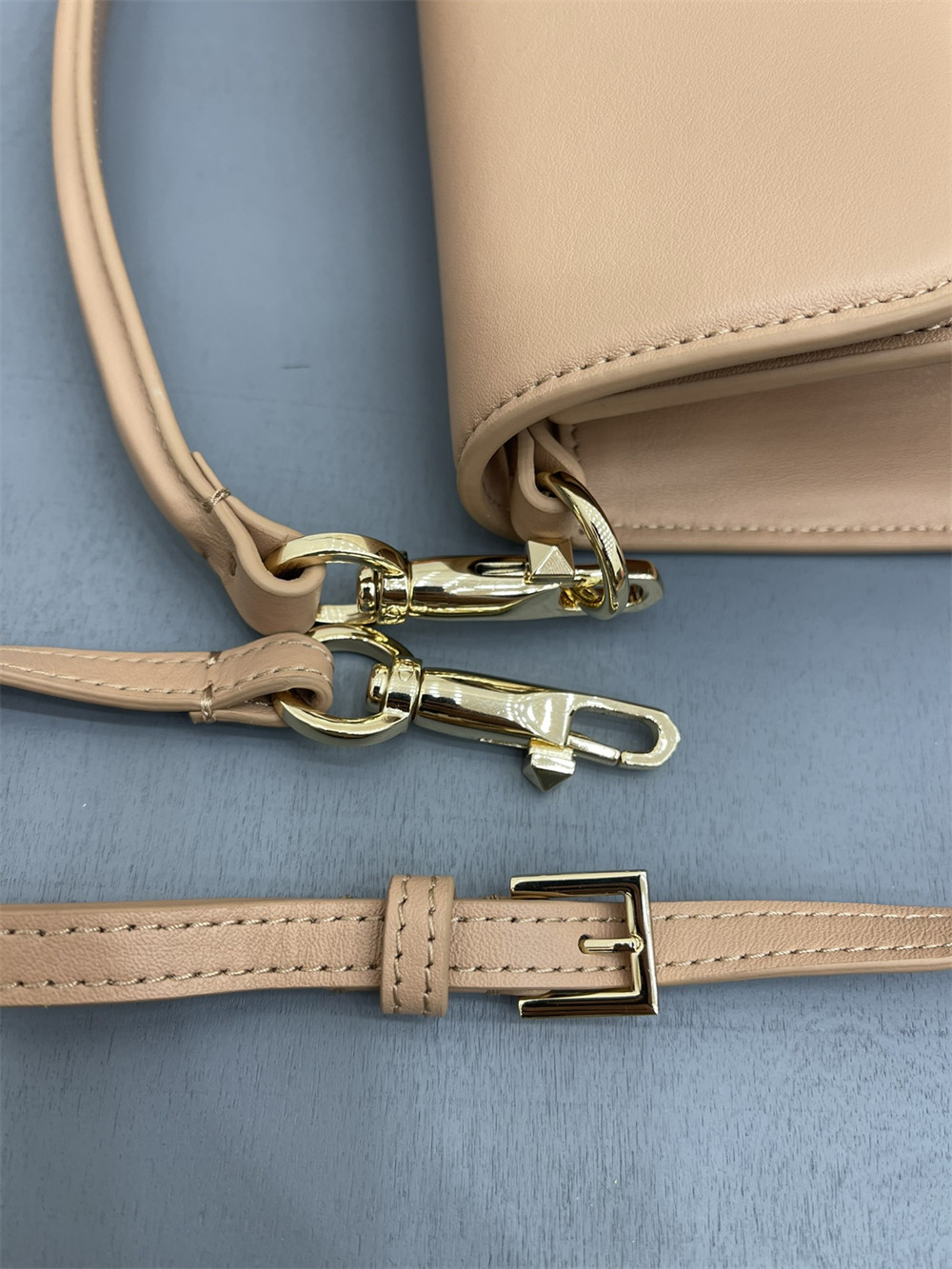 VALENTINO GARAVANI LOCÒ CALFSKIN SHOULDER SMALL BAG ROSE CANNELLE 22 x 16 x 7 cm