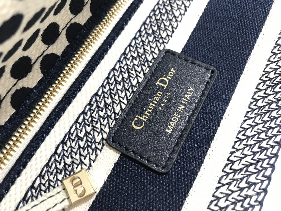 medium D*or lady d-lite bag polka dots  24 x 20 x 11 cm