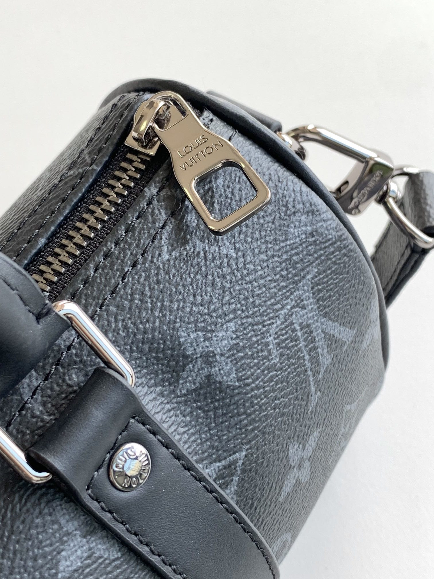 l0*is V*t0n keepall xs monogram eclipse reverse black m45947 21 x 12 x 9 cm