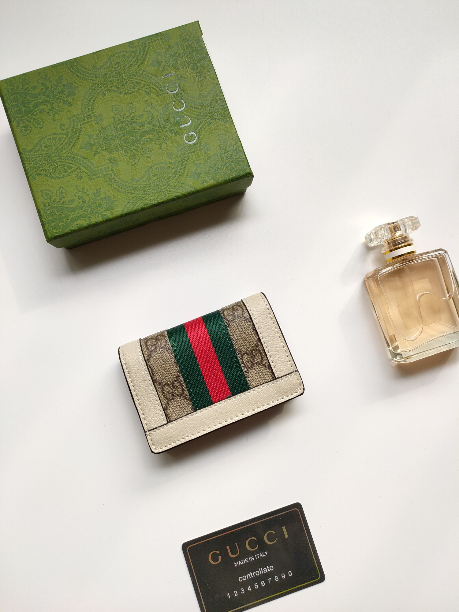 G*u*i gg  card case wallet