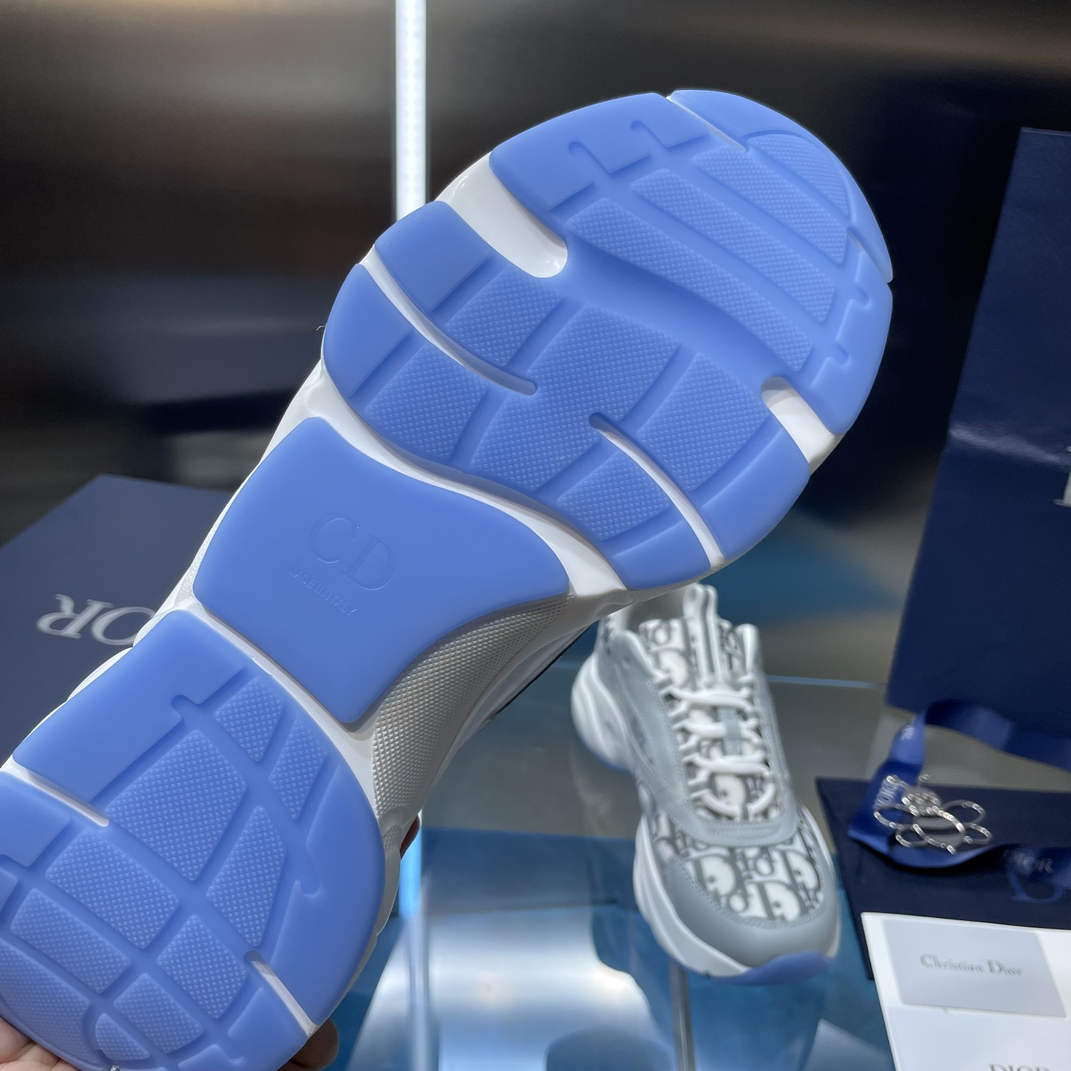 ua D*or b22 gray sneaker