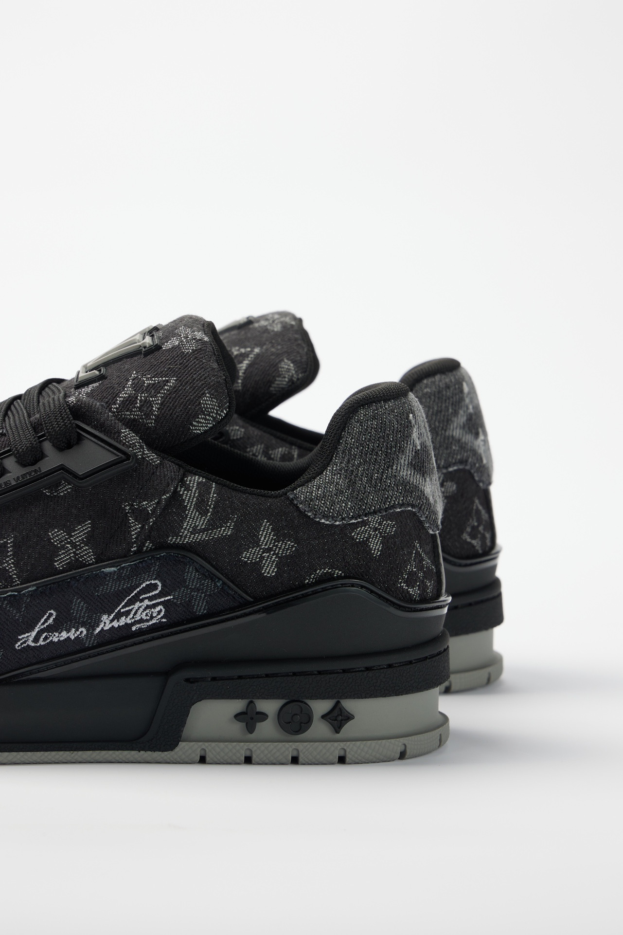 UA LV Trainer Sneaker