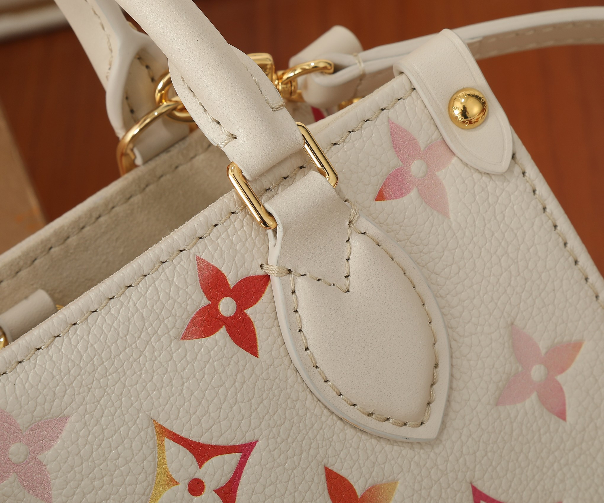 LV OnTheGo BB M47115 7.1 x 5.9 x 3.3 in