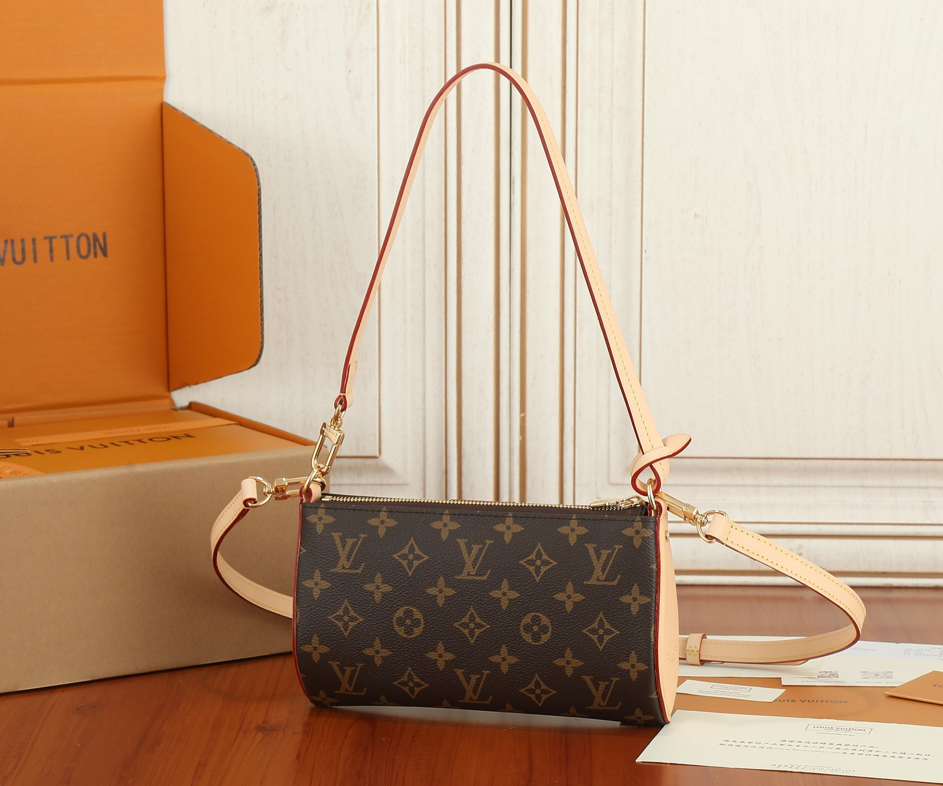 LV Pochette Tirette M12859 8.7 x 4.7 x 2.2 in