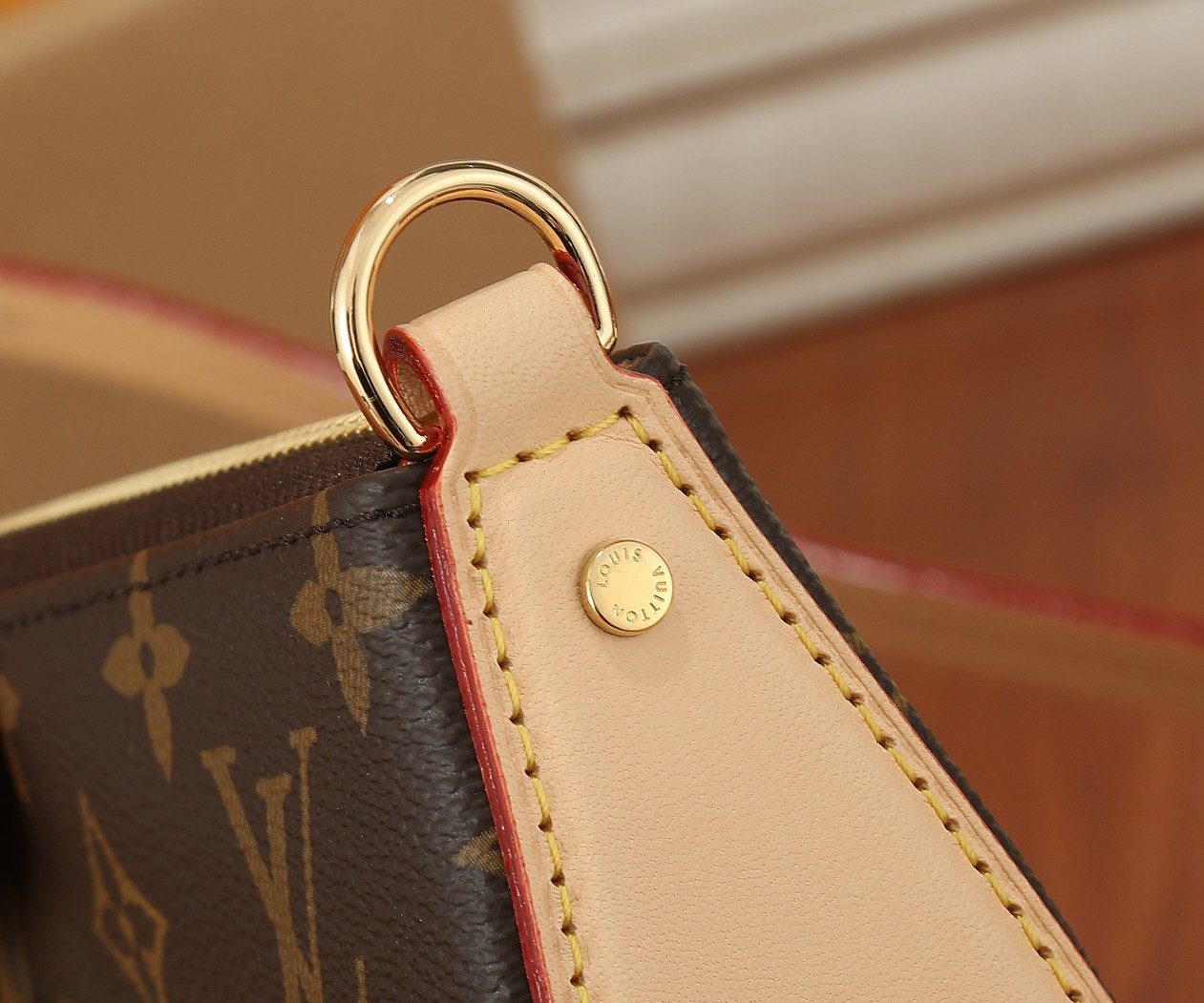 LV Pochette Tirette M12859 8.7 x 4.7 x 2.2 in