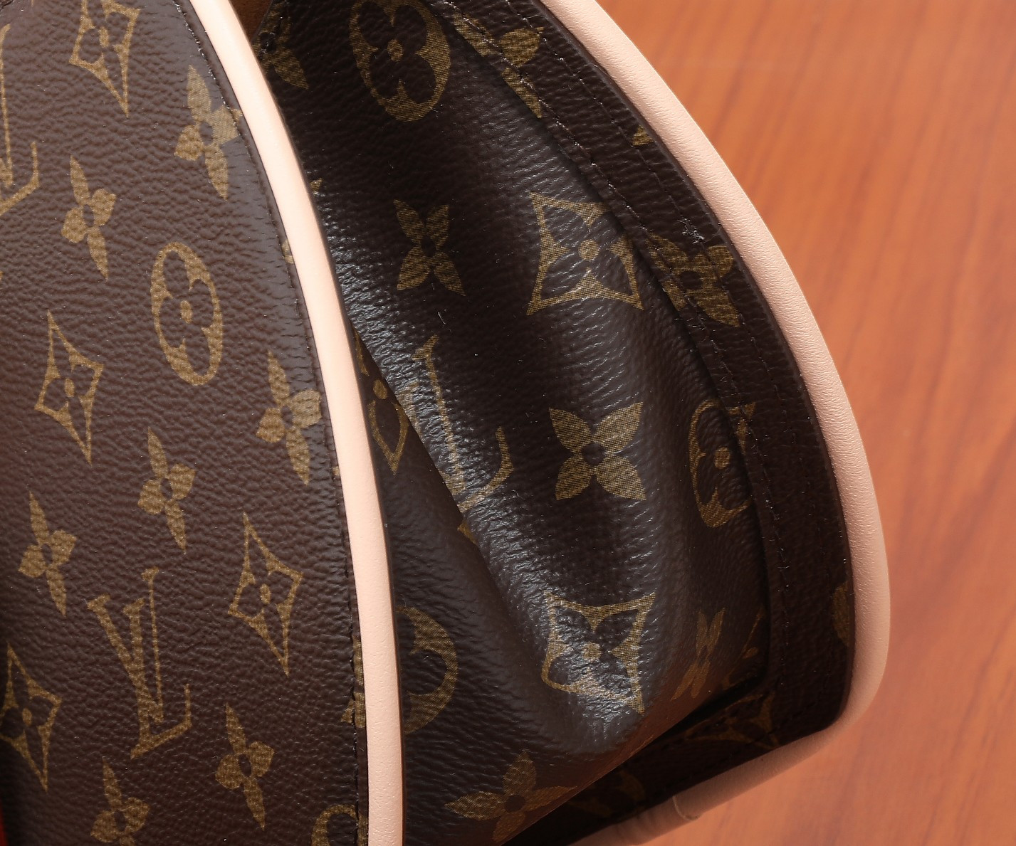 LV Around Me PM M47117  8.9 x 8.3 x 2.8 inches