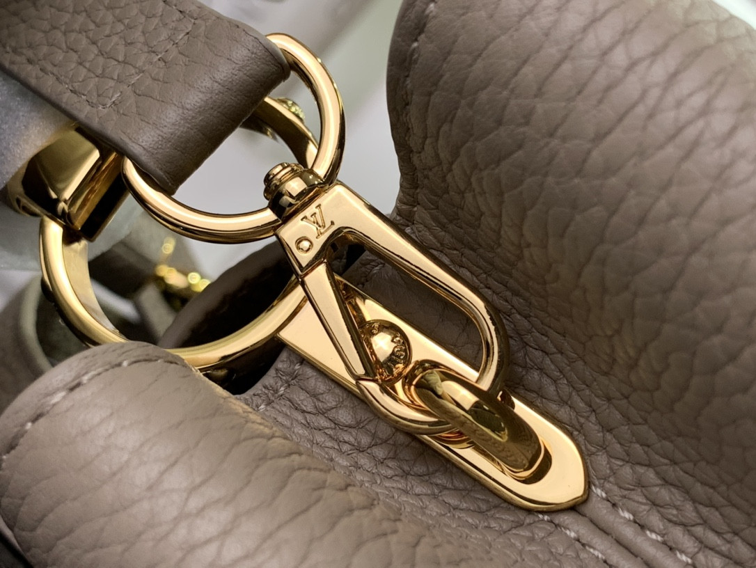 LV Capucines Mini M4886 27x18x9cm