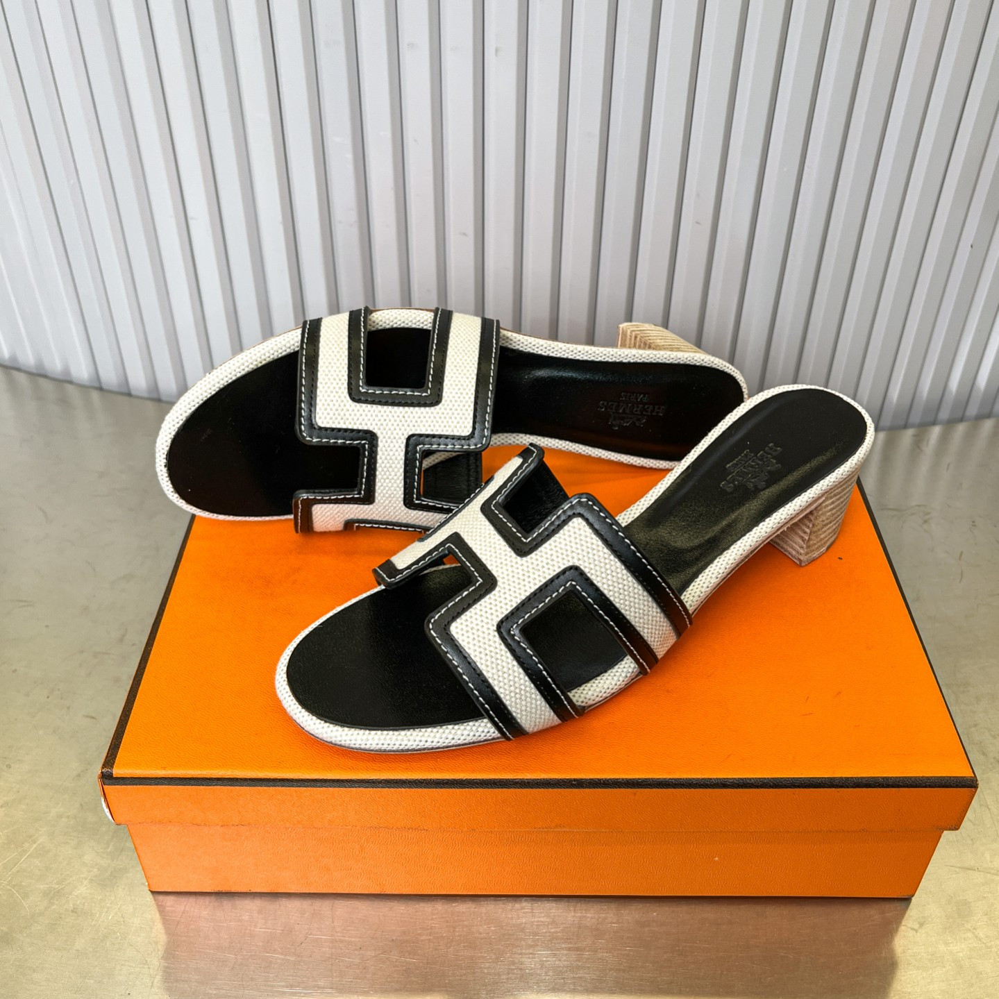 UA Hermès Oasis sandal