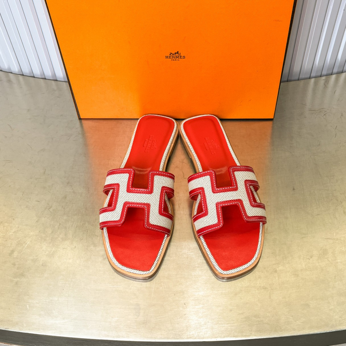 UA Hermès Oran sandal