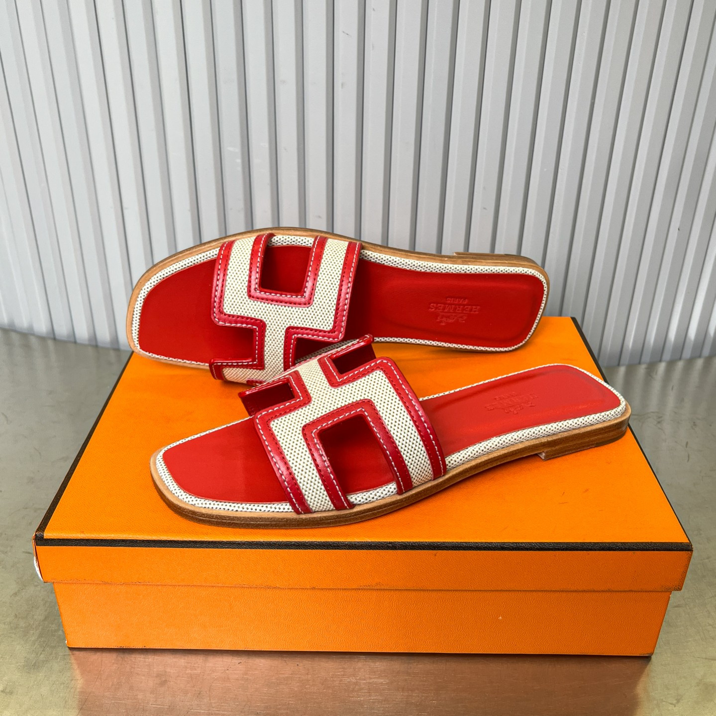 UA Hermès Oran sandal