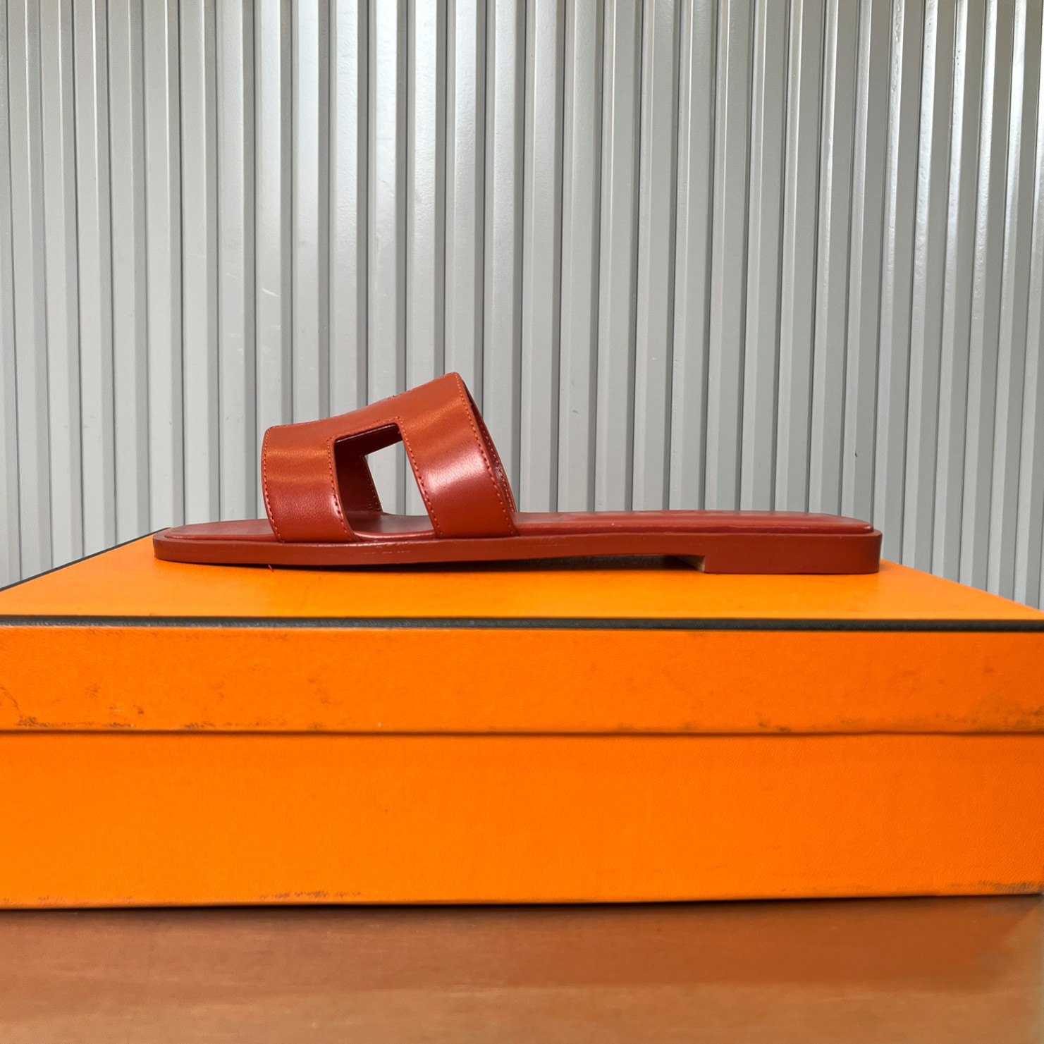 UA Hermès Oran sandal