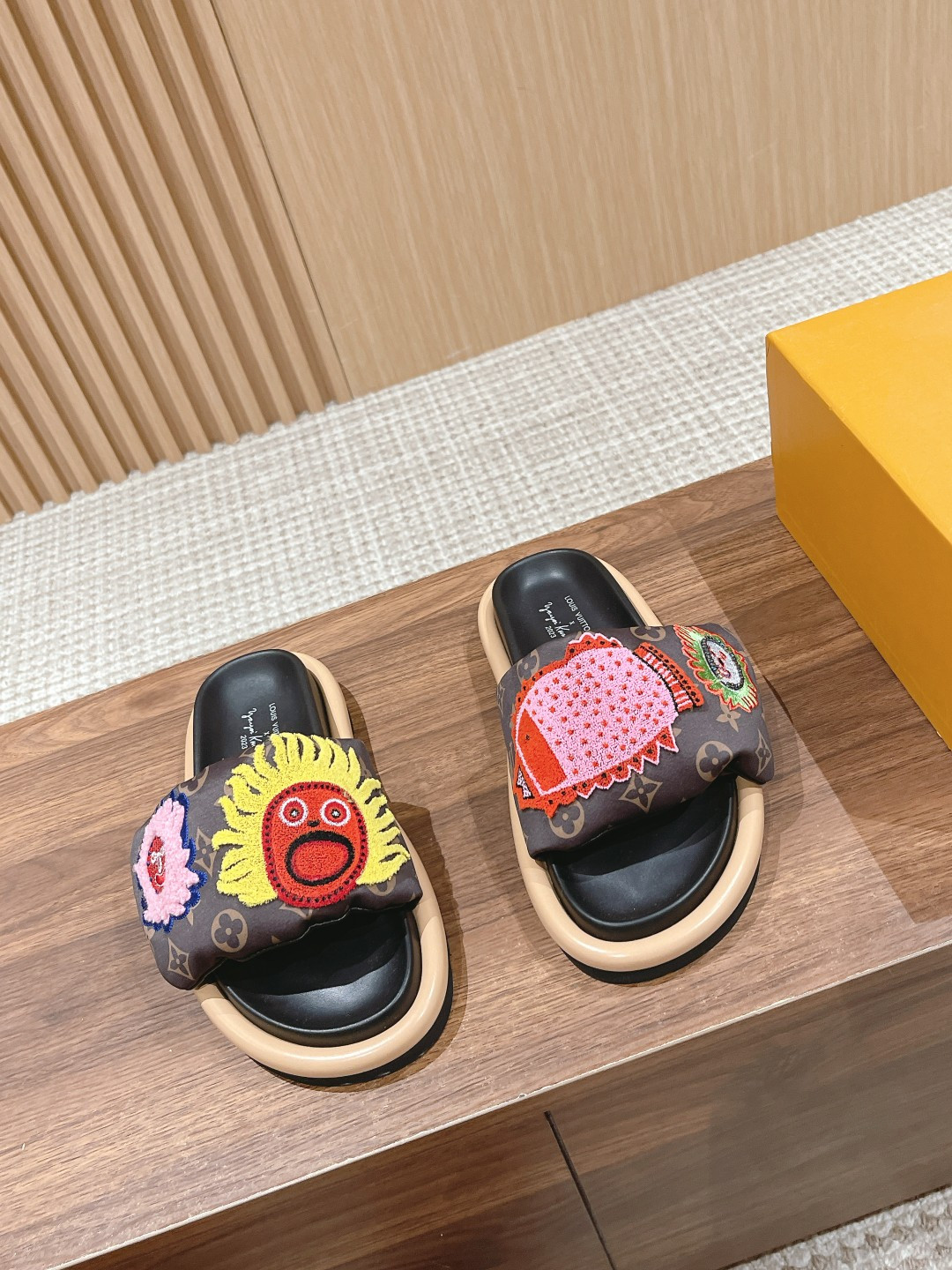 UA LV Pool Pillow Flat Comfort Mule