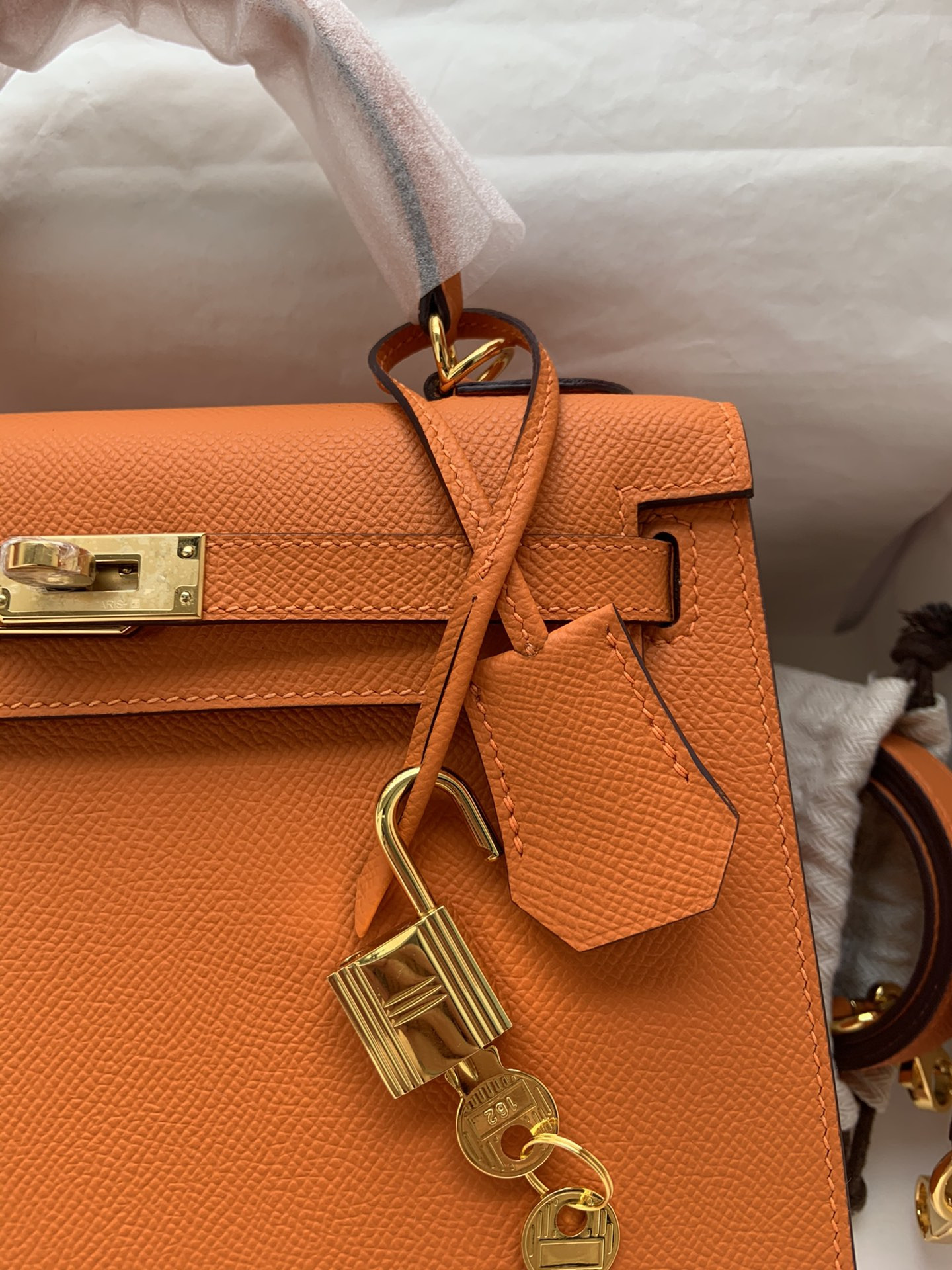 HERMÈS Kelly Gold-tone Hardware 25 28