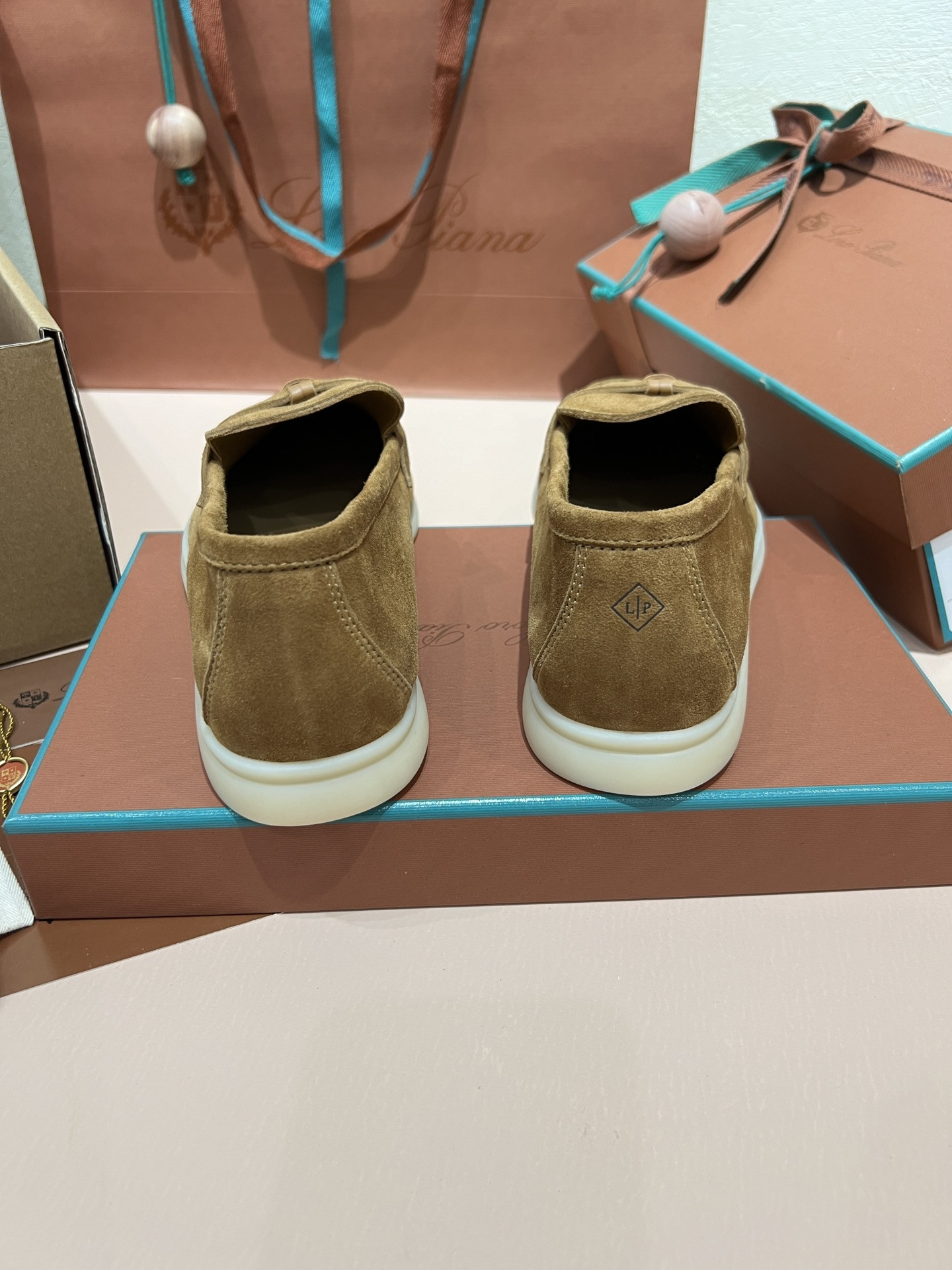 ua L**o p*ana summer charms walk loafers