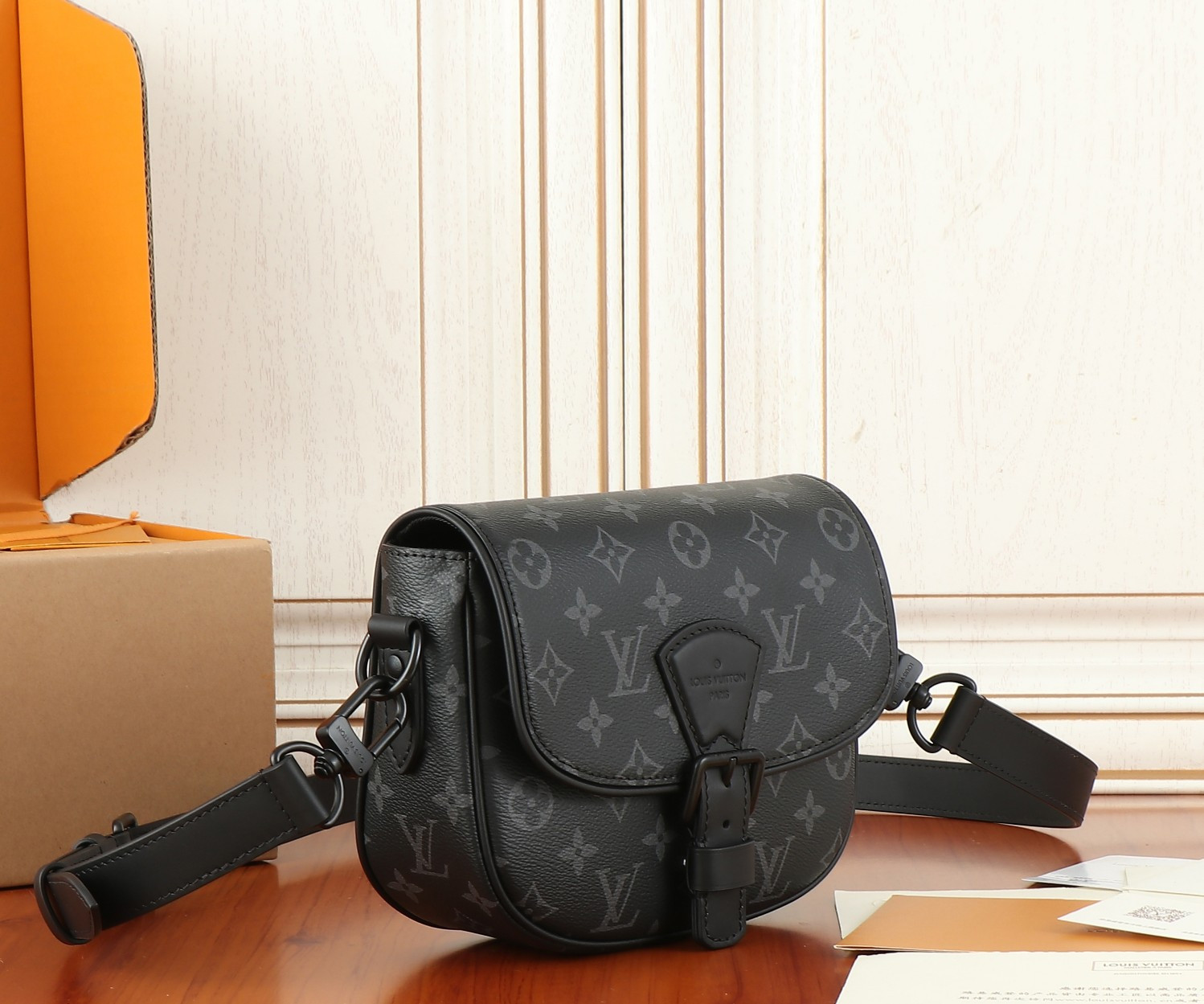 LV Montsouris Messenger M47061 20x17x7CM