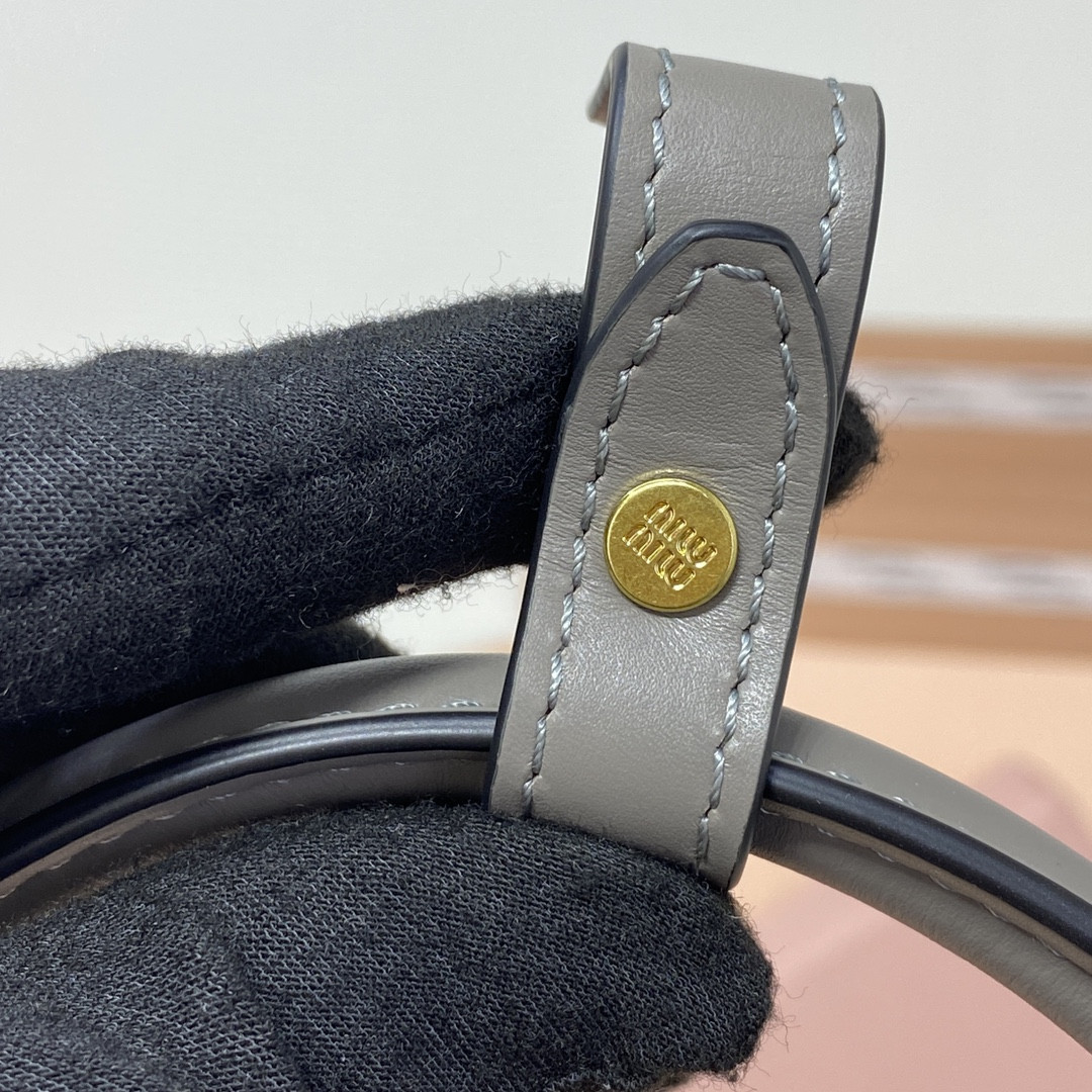 Miu Miu Leather Beau bag 23x34x10cm