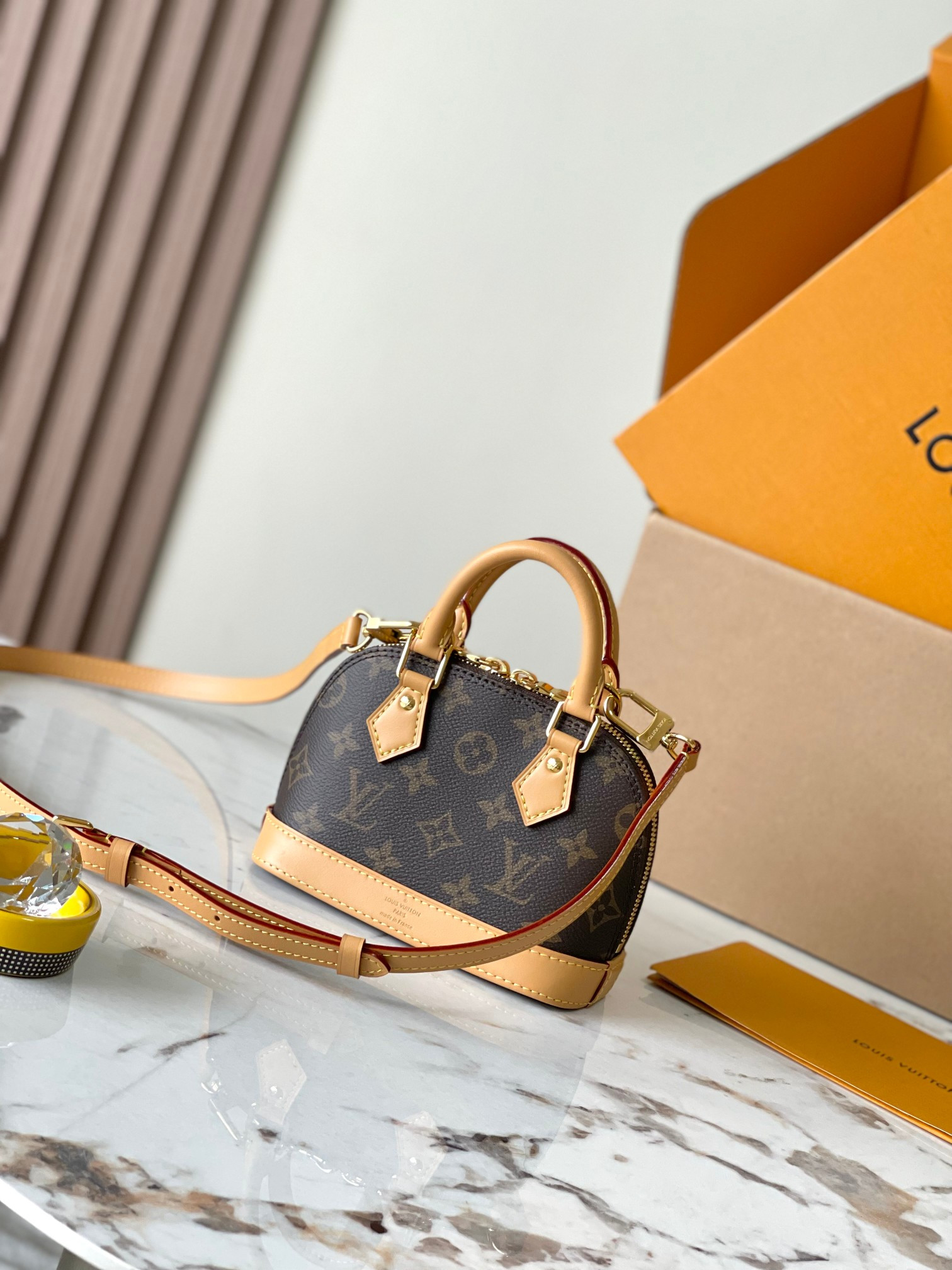 LV Nano Alma M82717 18x12x8cm