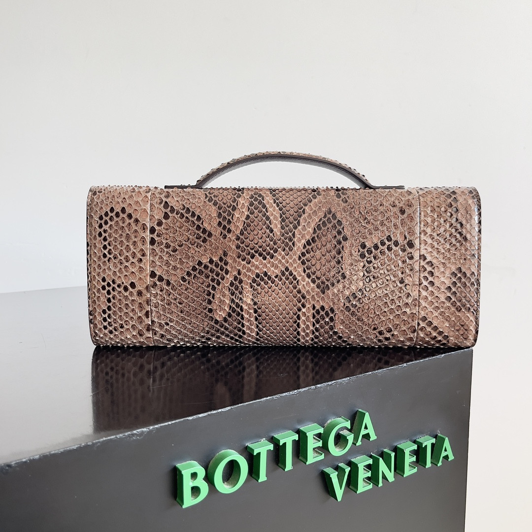 bo*te*ga Ve*ne*ta andiamo clutch 31x13x3cm