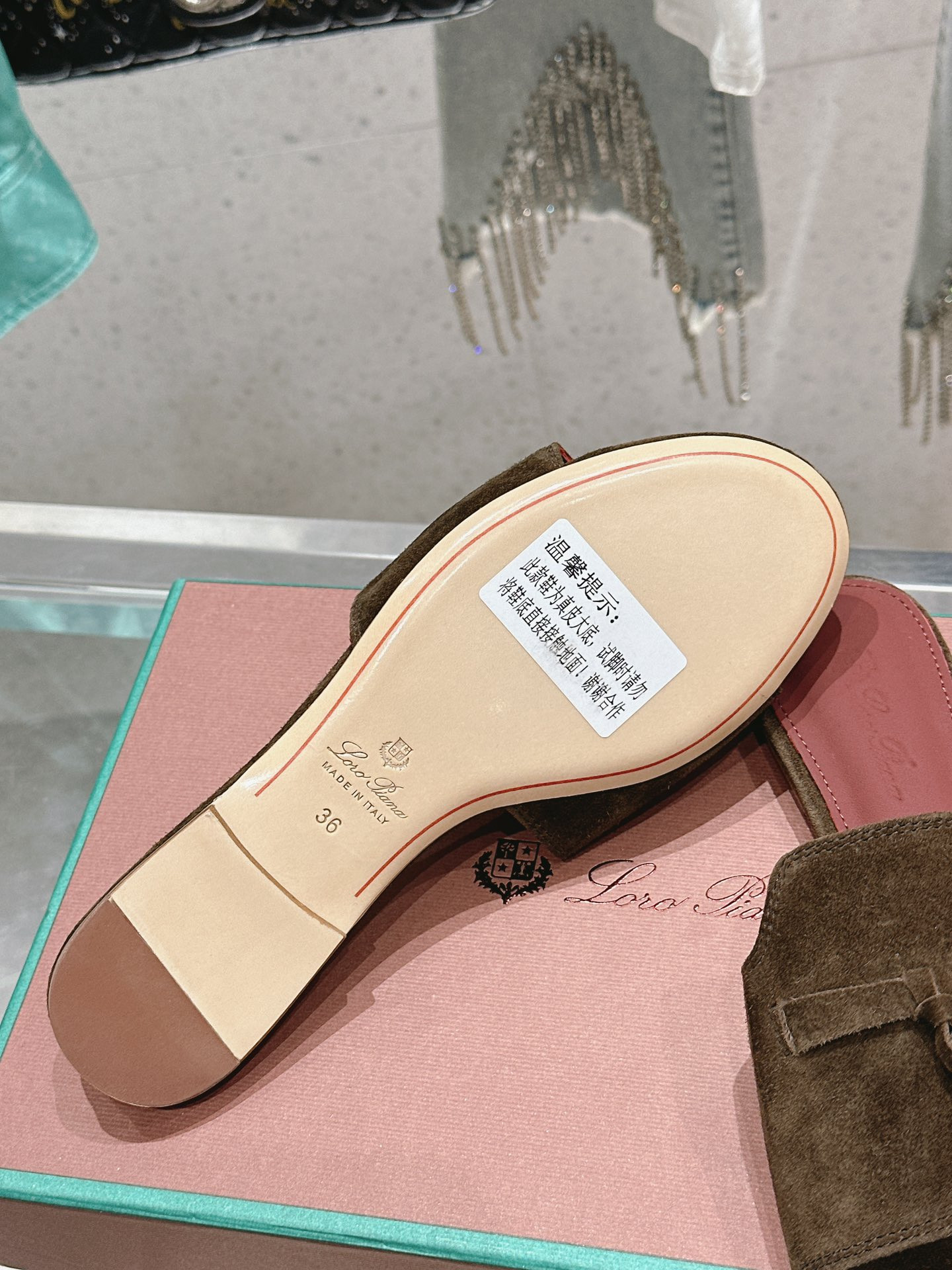 ua L**o p*ana summer charms sandal