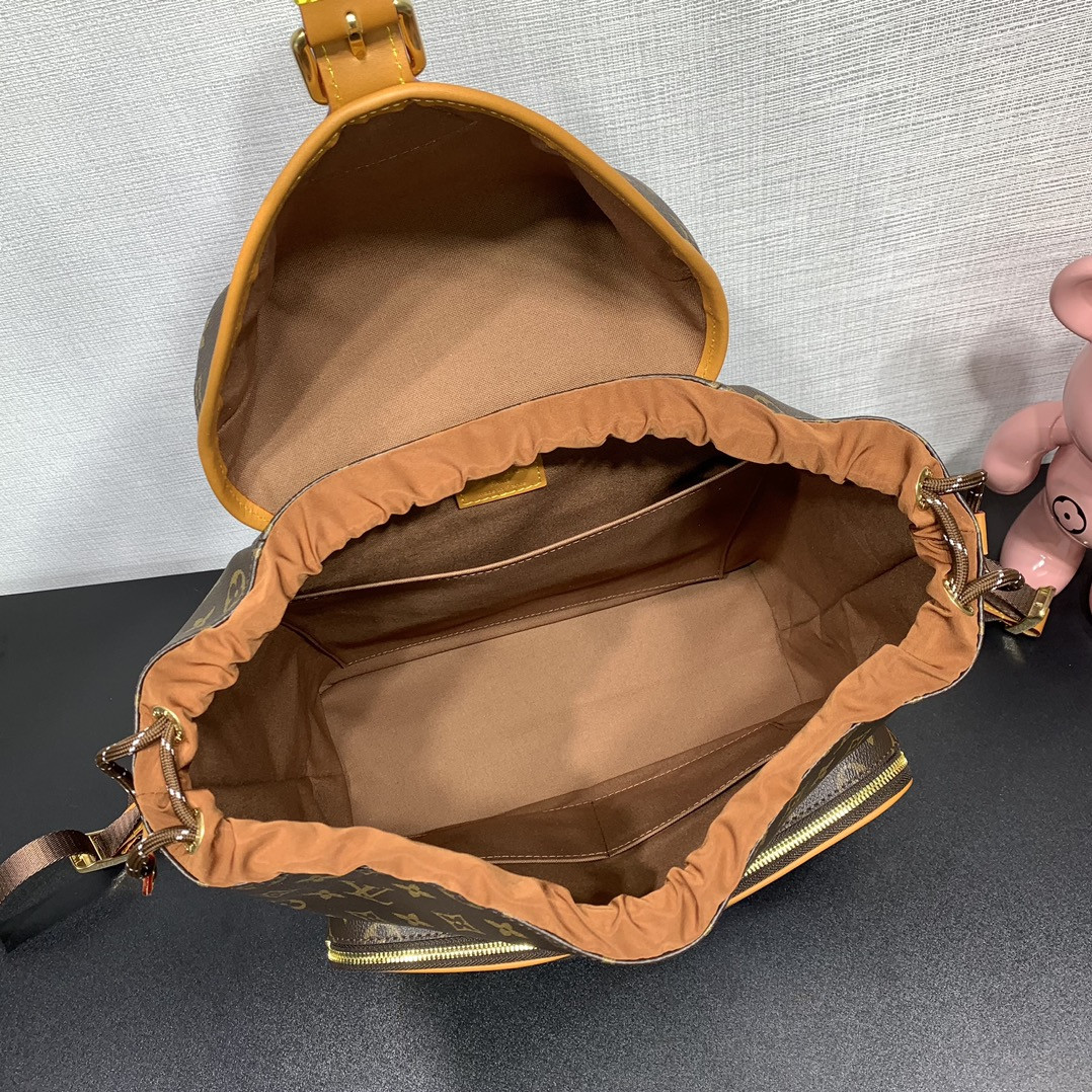 LV Montsouris Cargo Backpack M14015 34x40x17cm