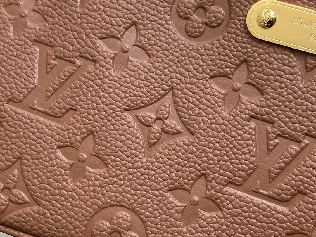 LV Liv Pochette M11916 24.3×13.5×6.5cm