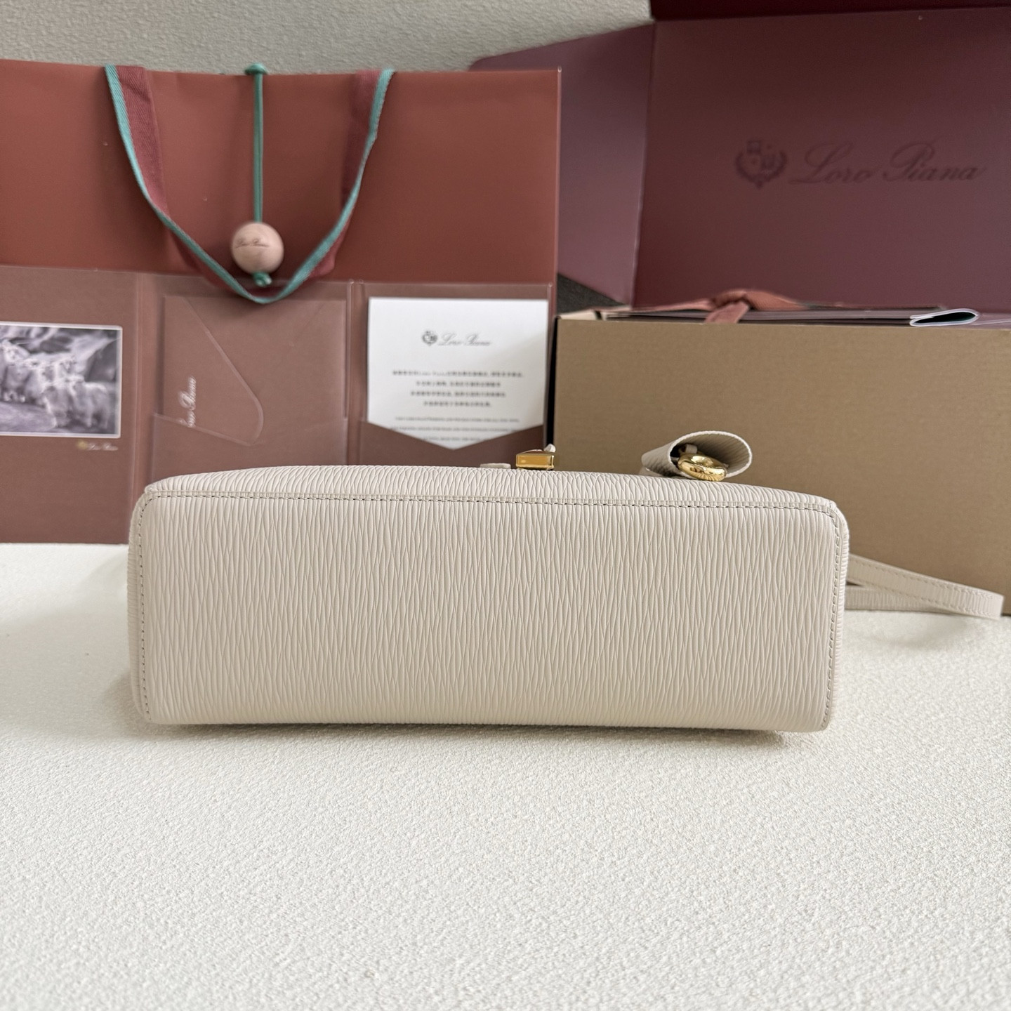 L**o p*ana extra pocket l27 calfskin 16x27x10cm